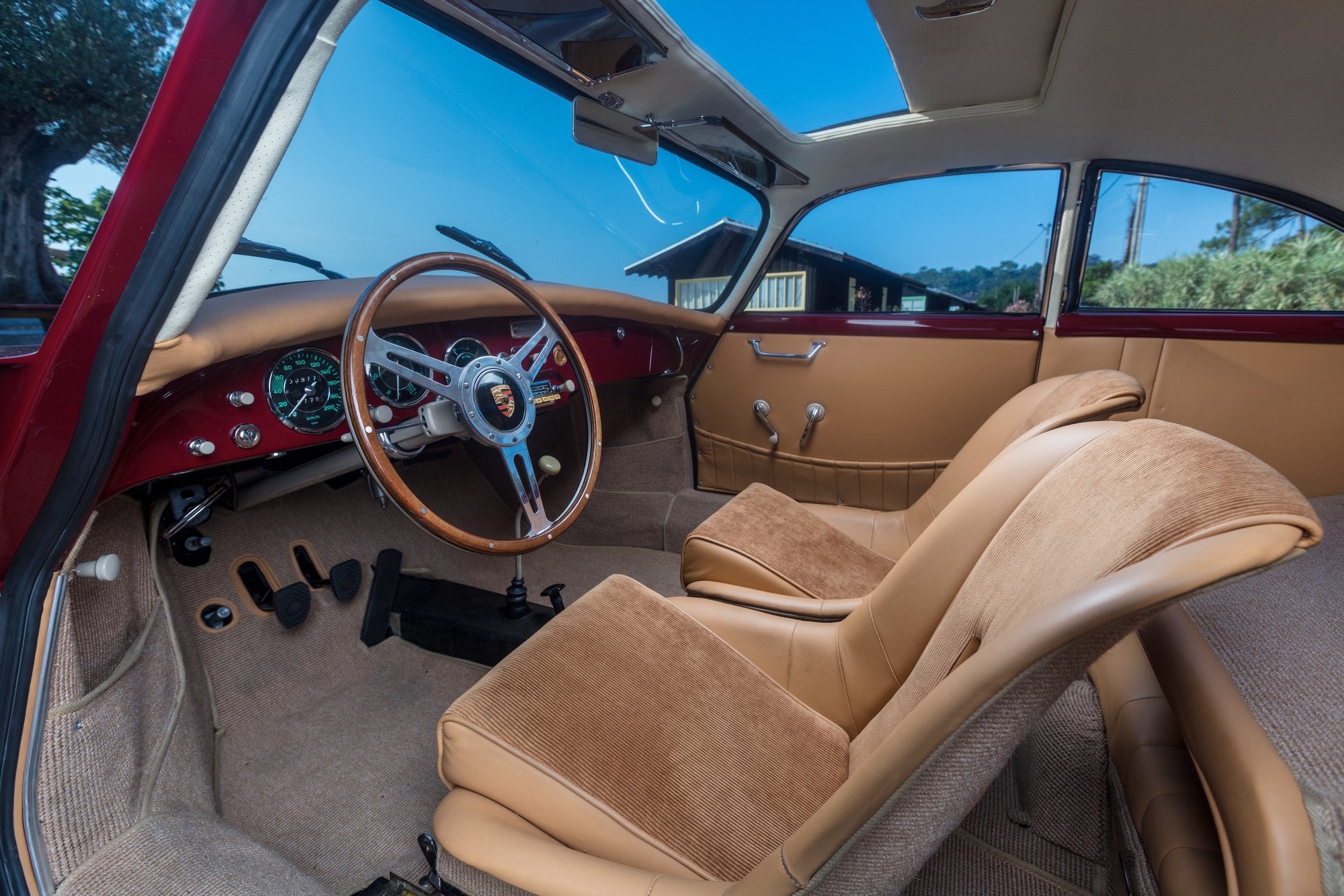 Voiture Porsche 356 At1 GT 1957 Coupé Rouge Siège Strille