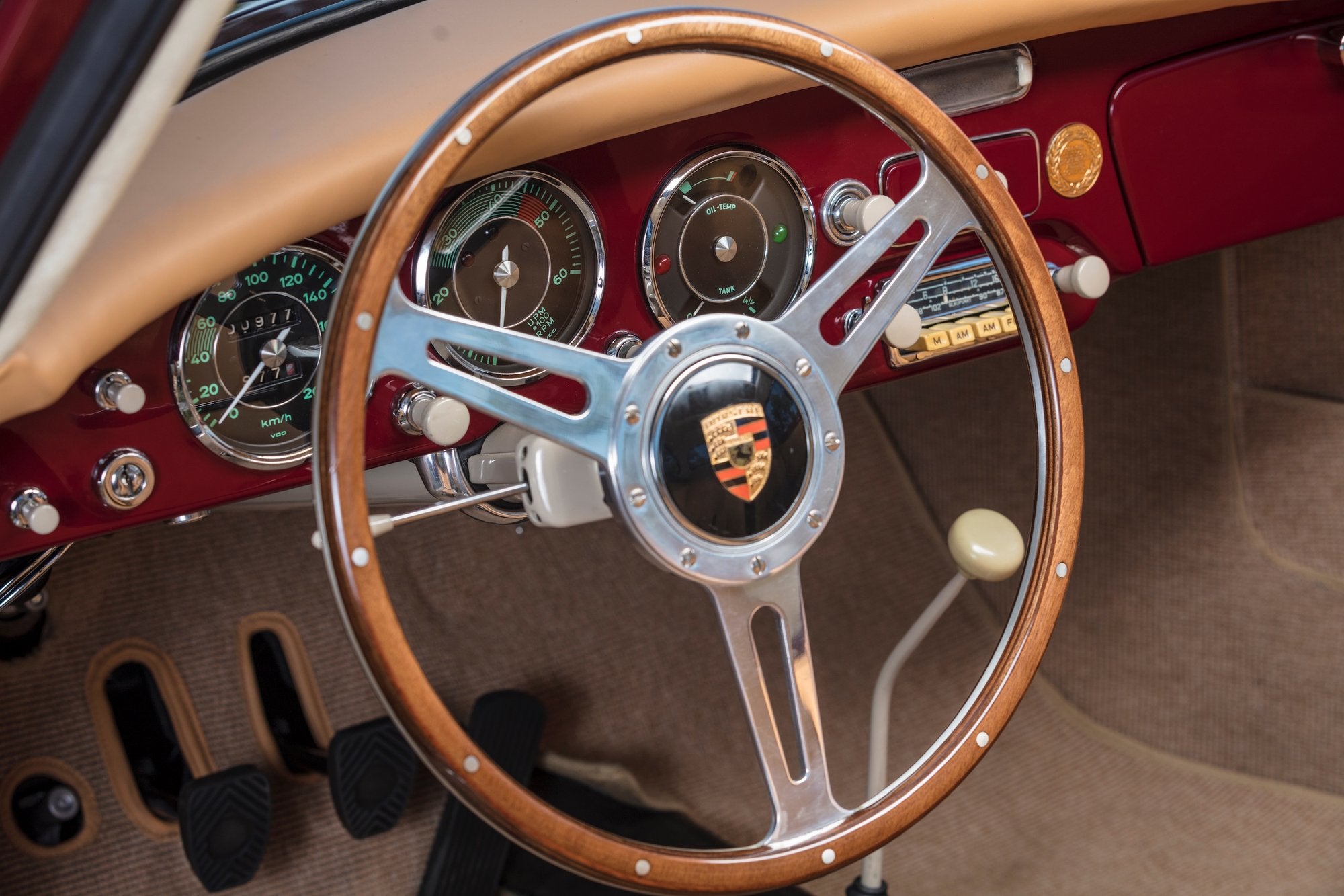 Voiture Porsche 356 At1 GT 1957 Coupé Rouge Siège Strille