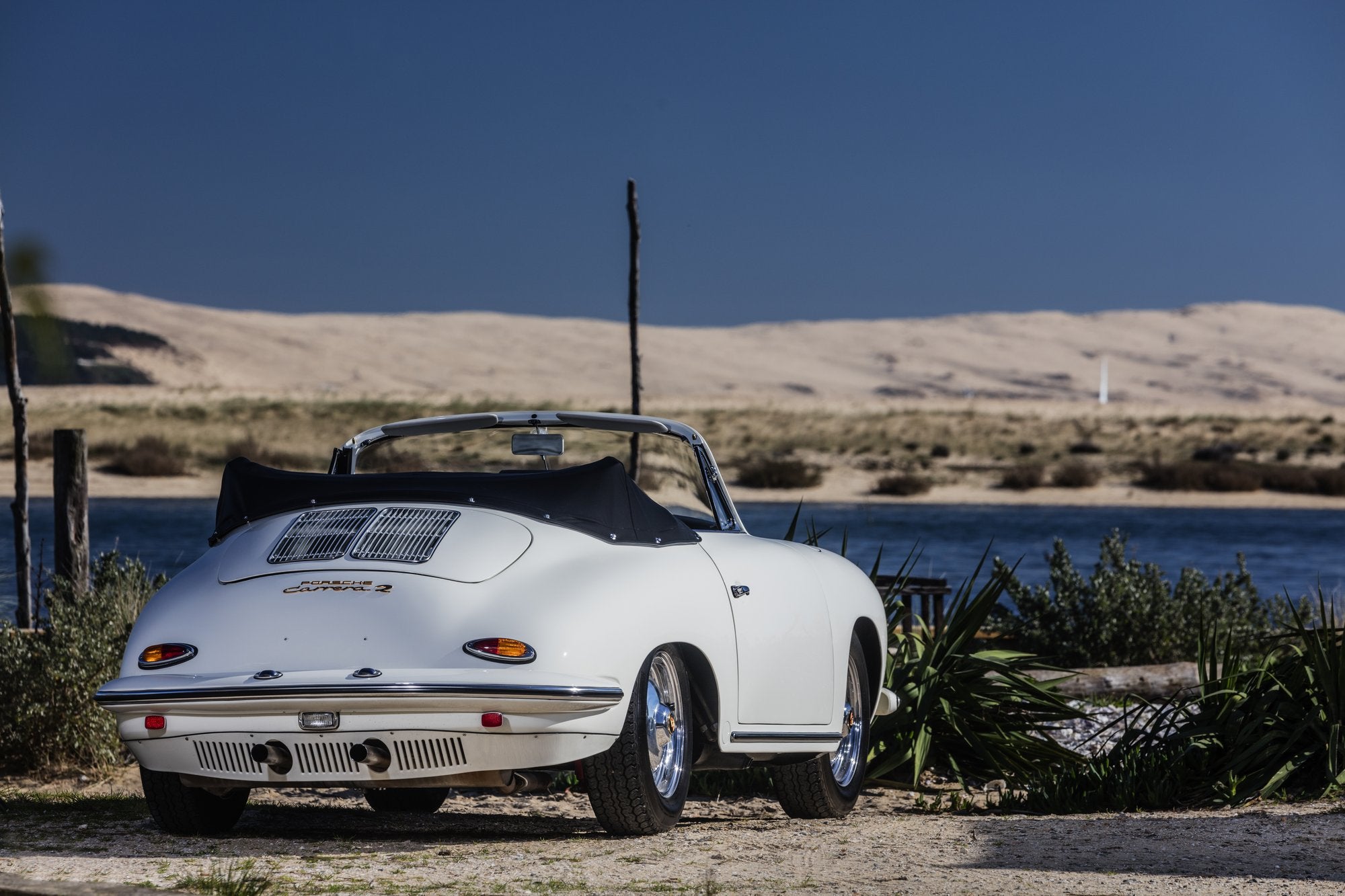 Voiture Porsche 356 Carrera 2 Cabriolet Blanche