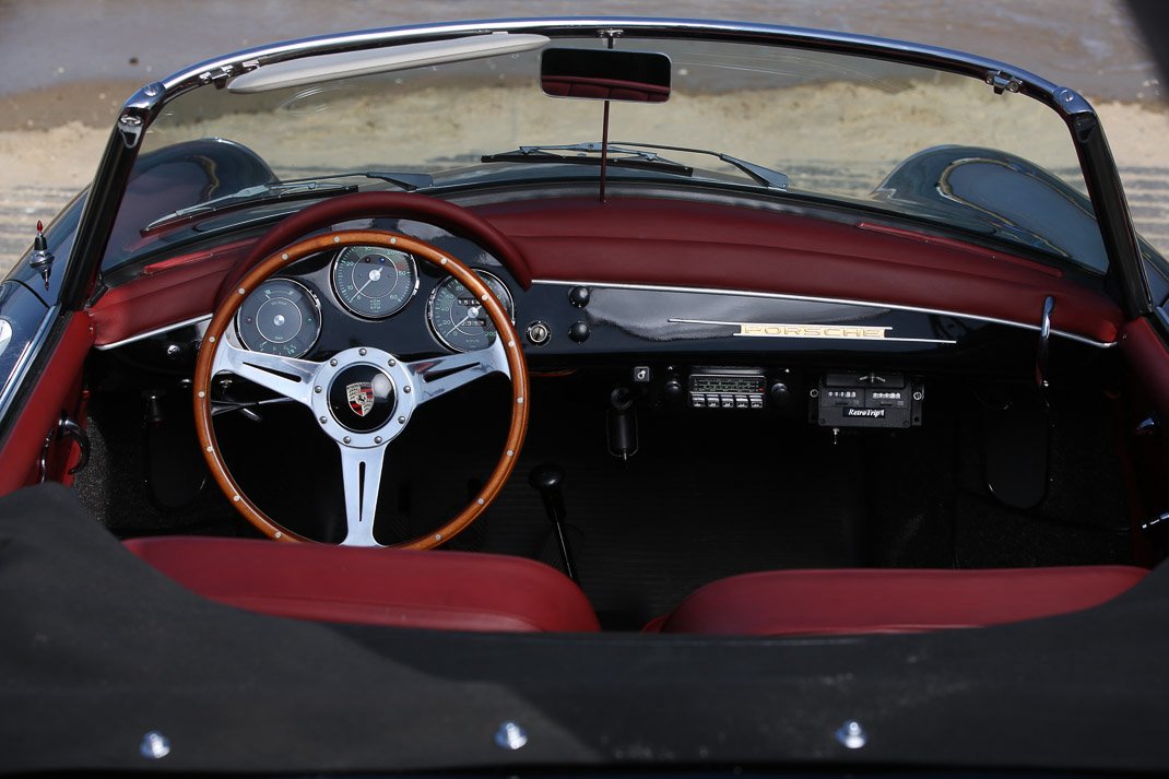Voiture Porsche 356 Roadster 1960 Noir Cuir Rouge