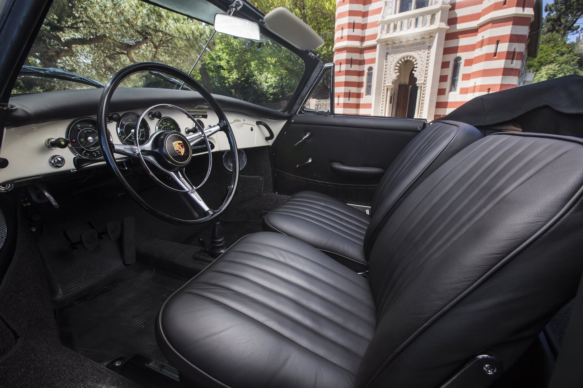 Voiture Porsche 356 Cabriolet SC Blanche Police - Intérieur Gris Foncé