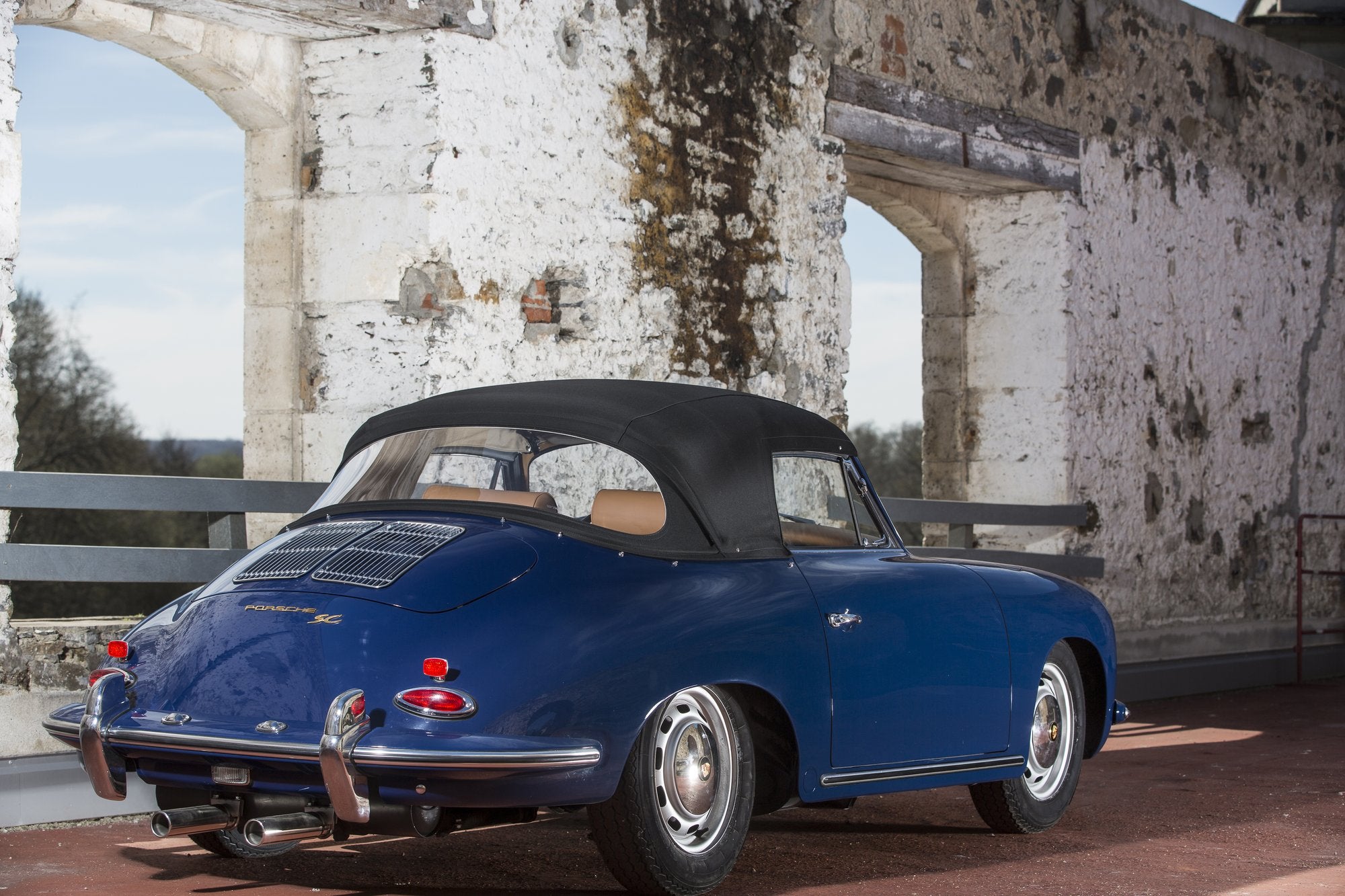 Voiture Porsche 356 SC Cab Bali Blue - Intérieur Caramel