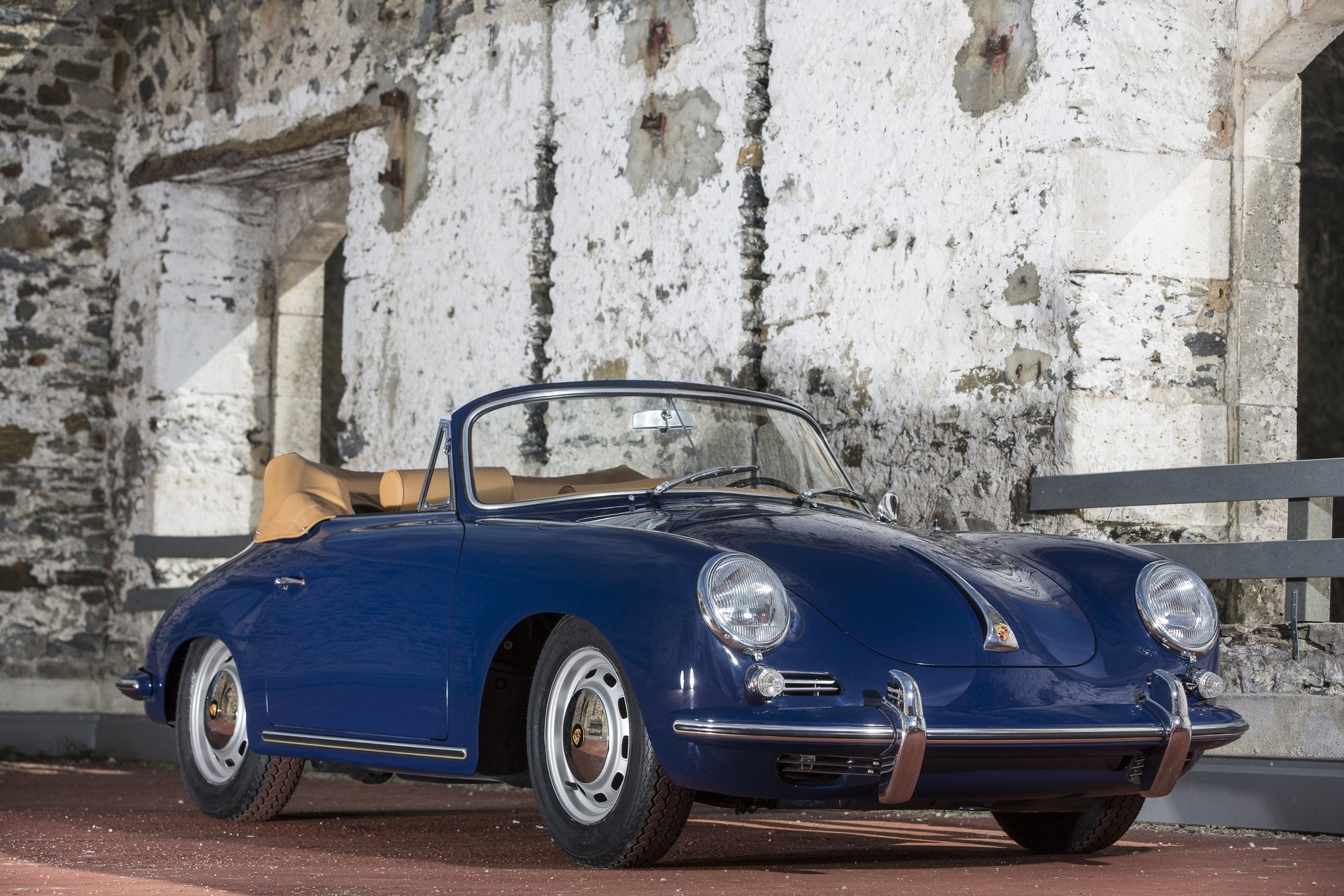 Voiture Porsche 356 SC Cab Bali Blue - Intérieur Caramel