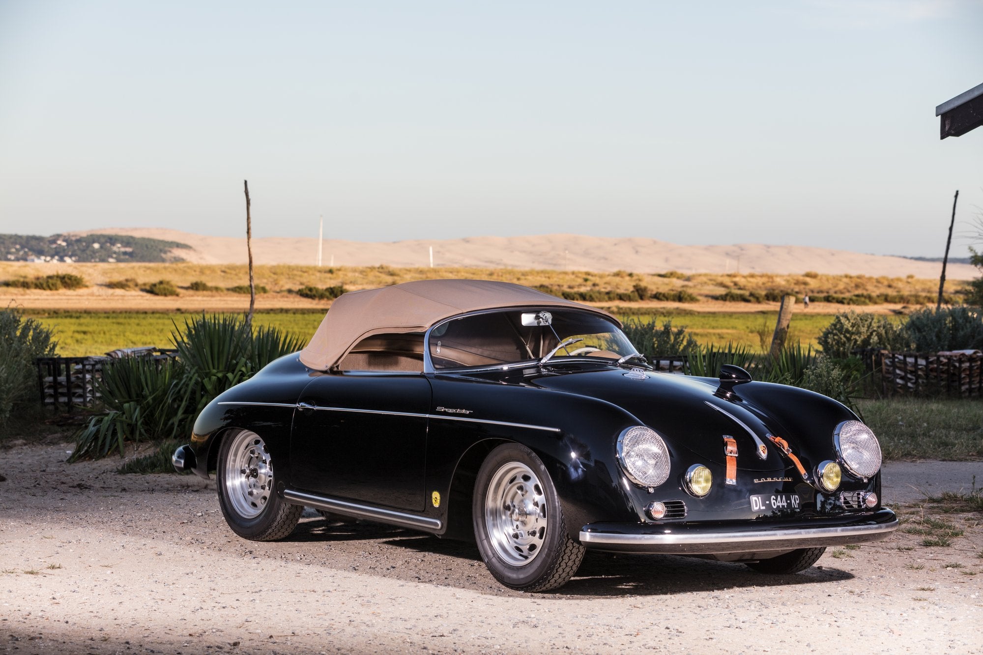 Voiture Porsche 356 Speedster Noir Cuir Clair 2