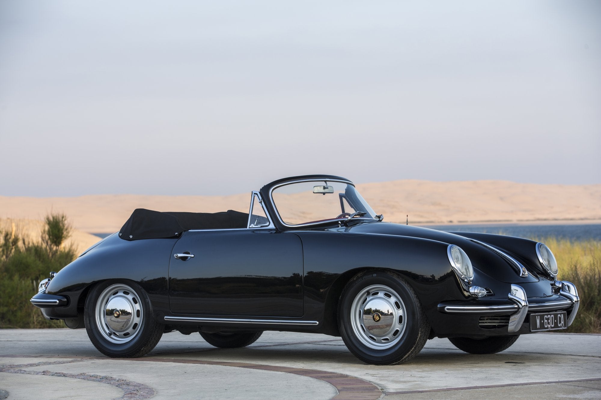 Voiture Porsche 356 C Cab Noire Cuir Rouge Plage