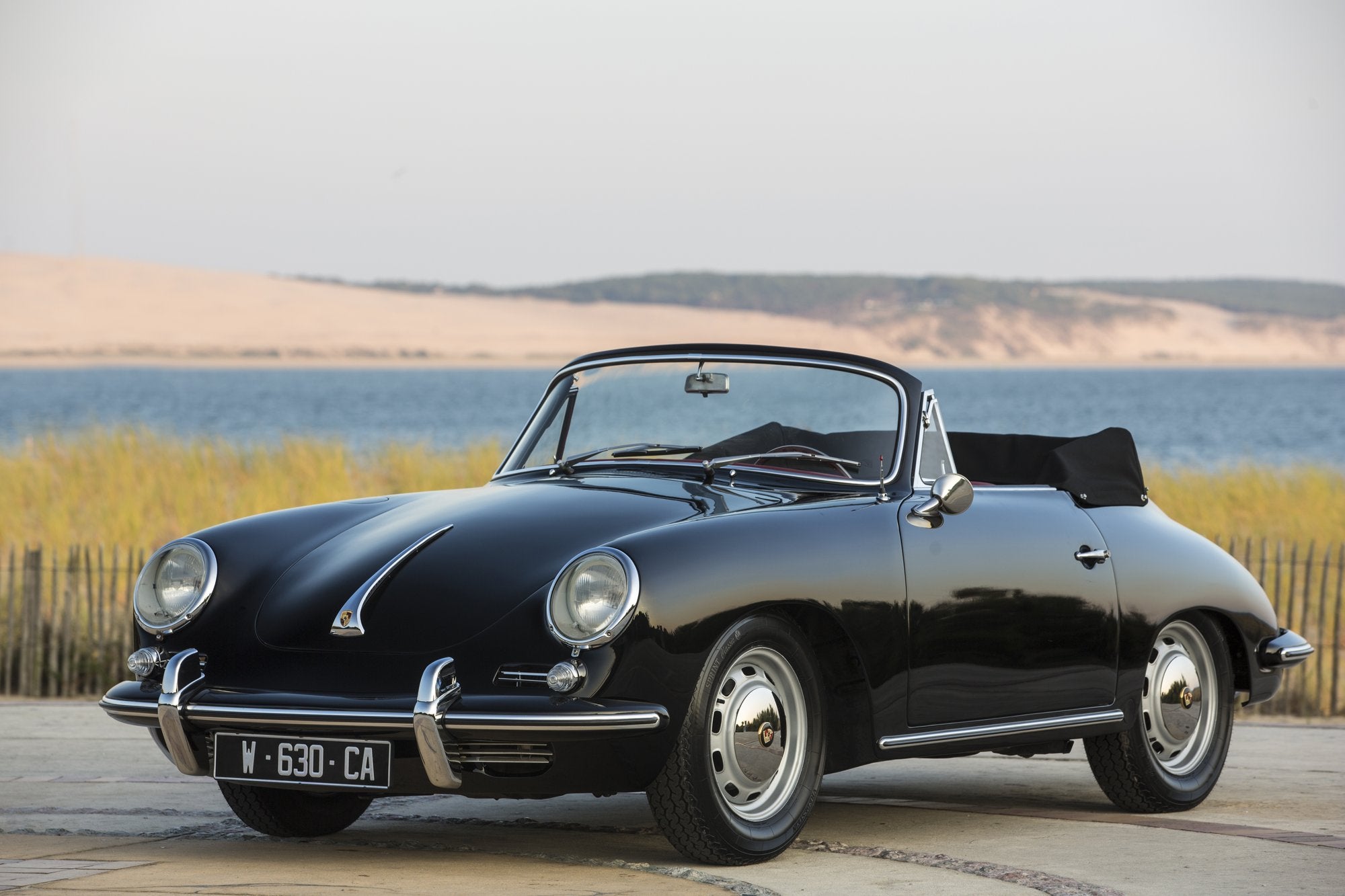 Voiture Porsche 356 C Cab Noire Cuir Rouge Plage