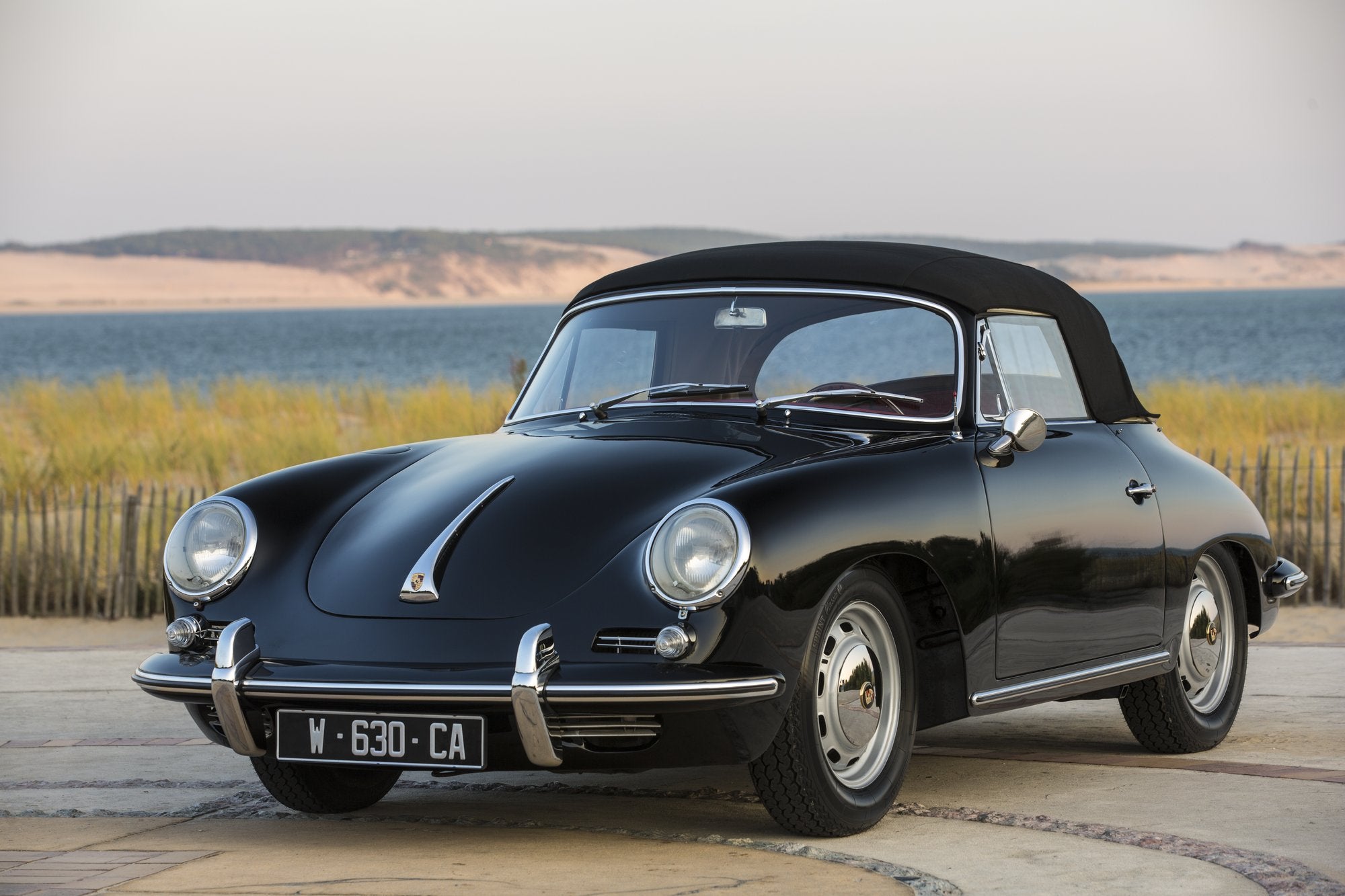 Voiture Porsche 356 C Cab Noire Cuir Rouge Plage