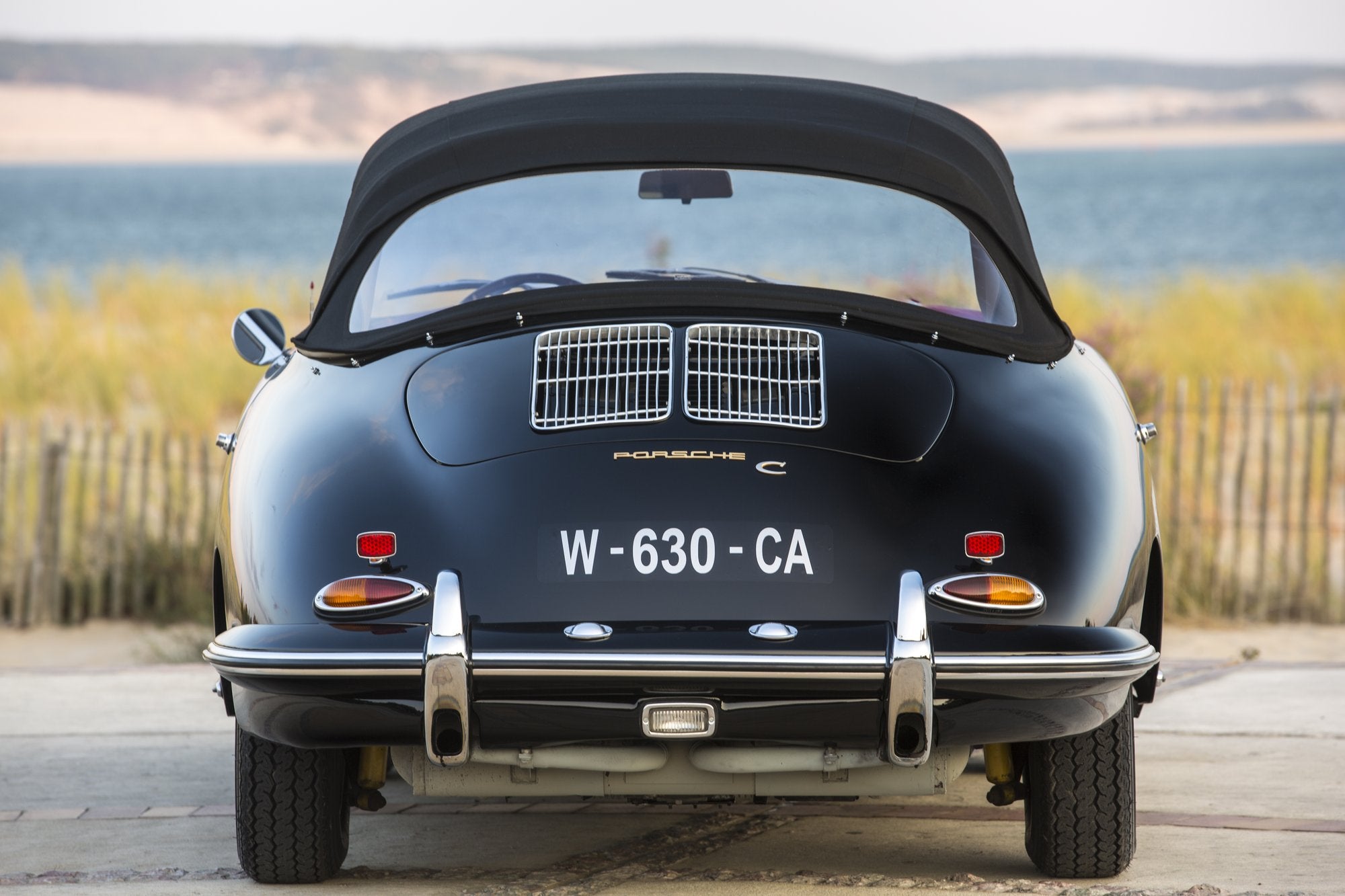 Voiture Porsche 356 C Cab Noire Cuir Rouge Plage