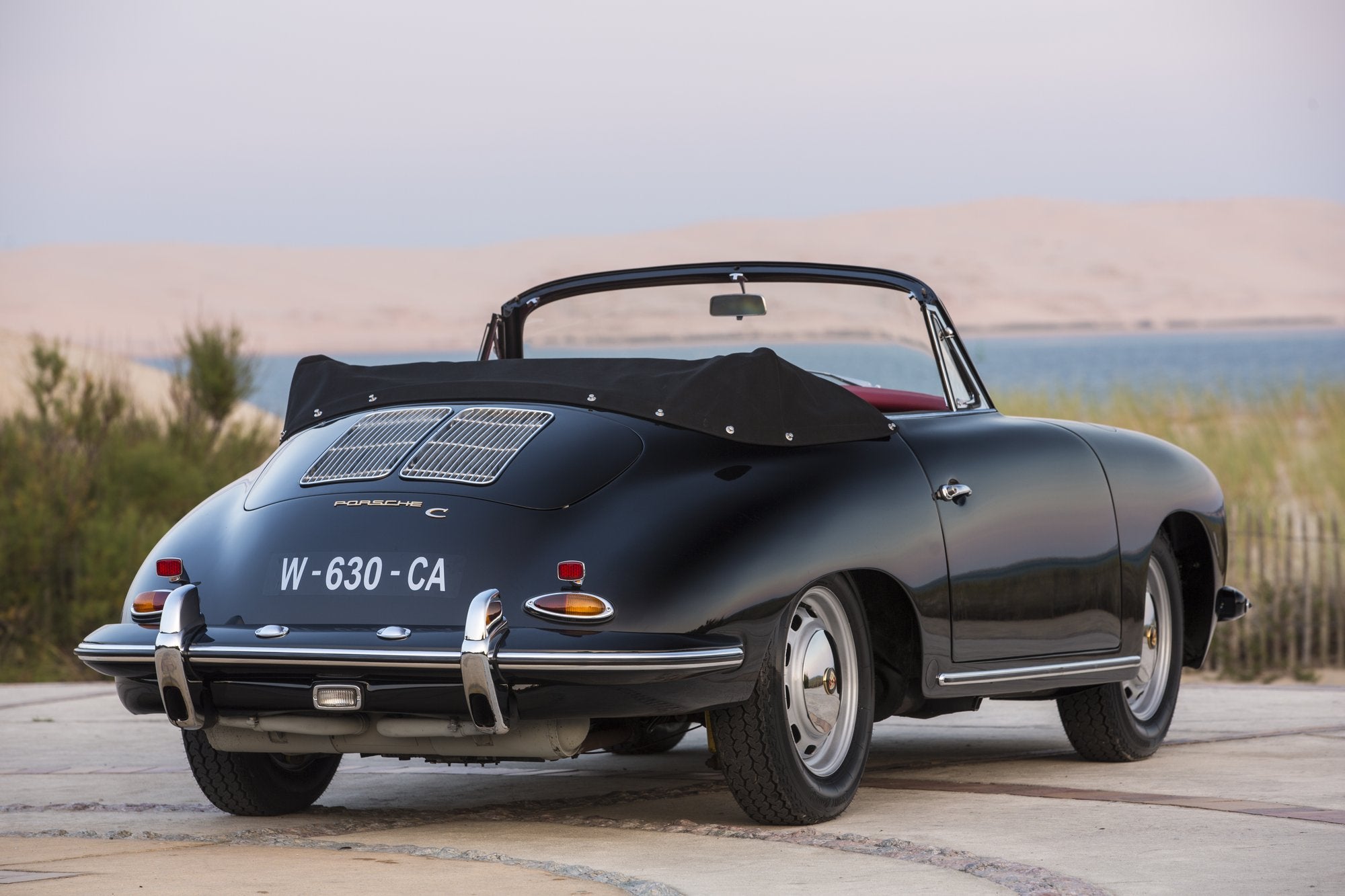 Voiture Porsche 356 C Cab Noire Cuir Rouge Plage