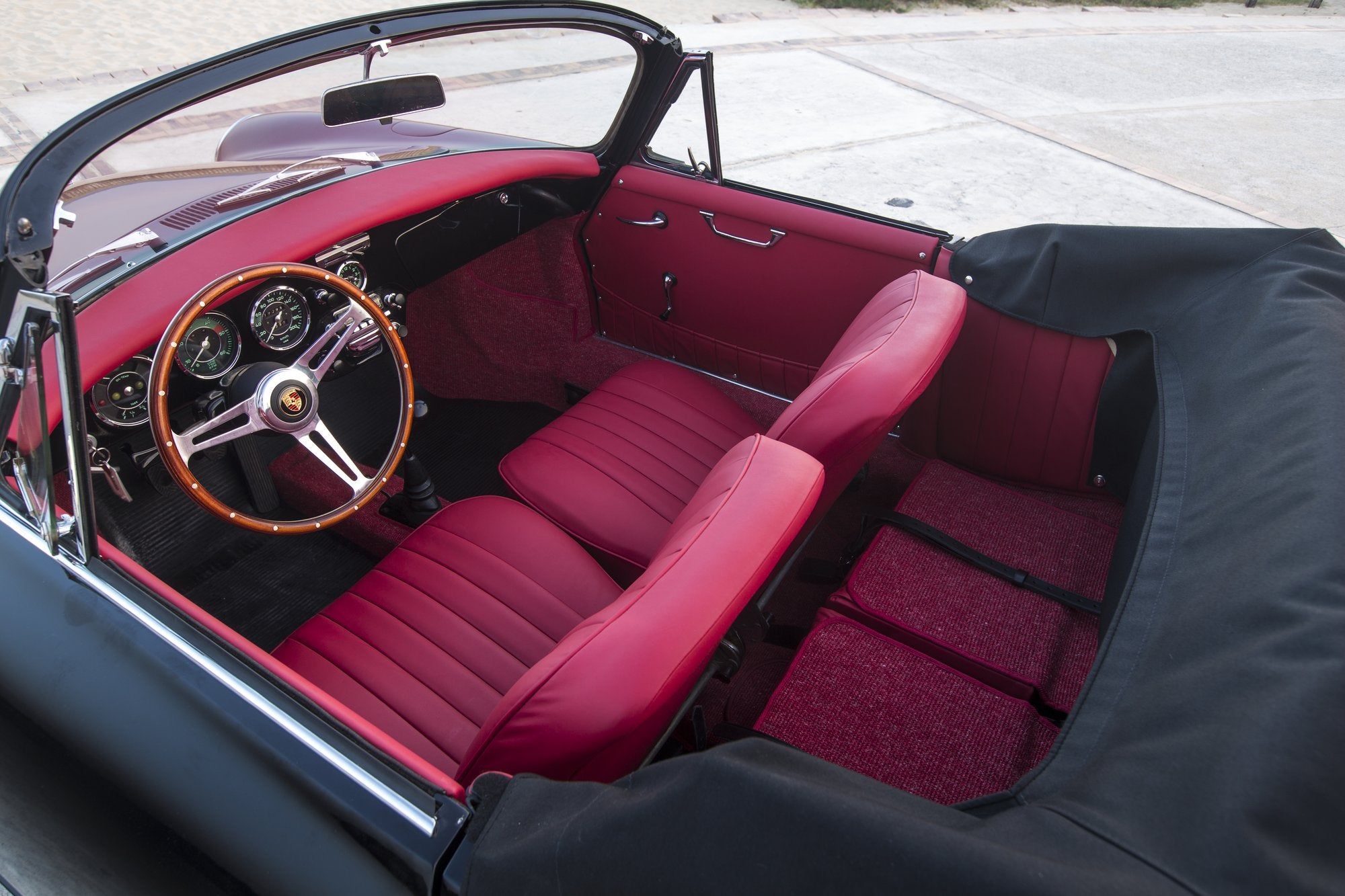 Voiture Porsche 356 C Cab Noire Cuir Rouge Plage