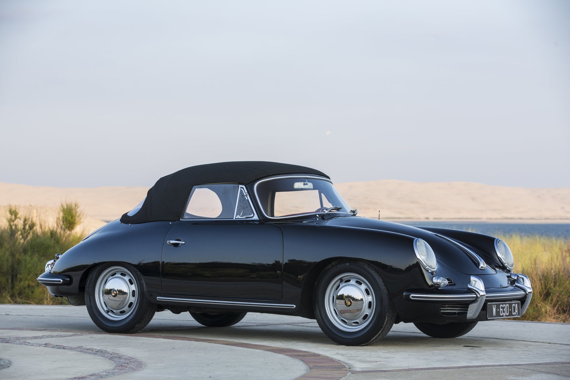 Voiture Porsche 356 C Cab Noire Cuir Rouge Plage