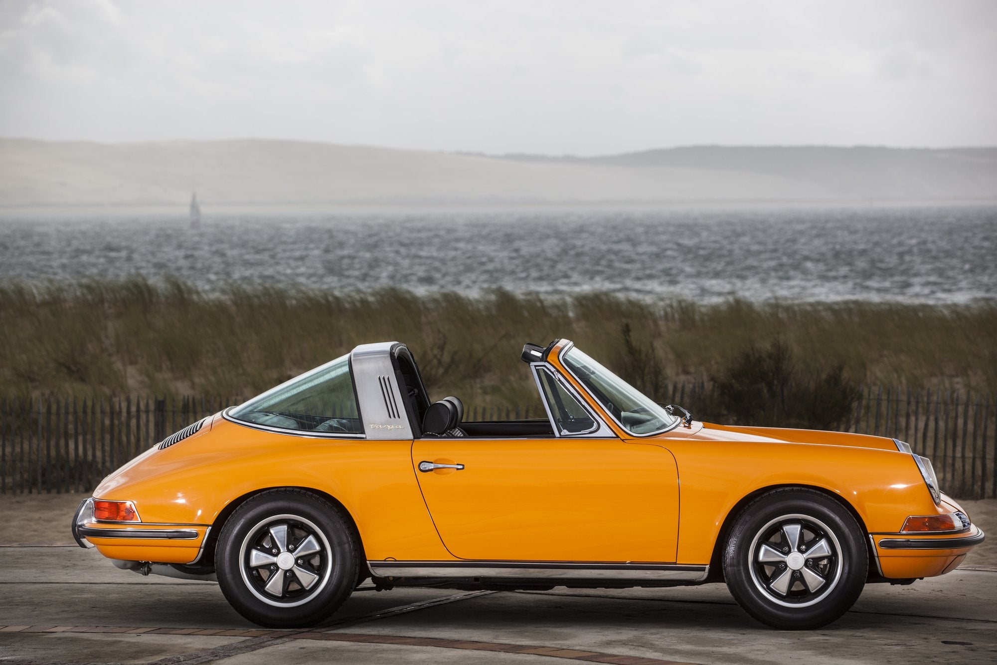 Voiture Porsche 911 2.2 S Targa Orange - Plage