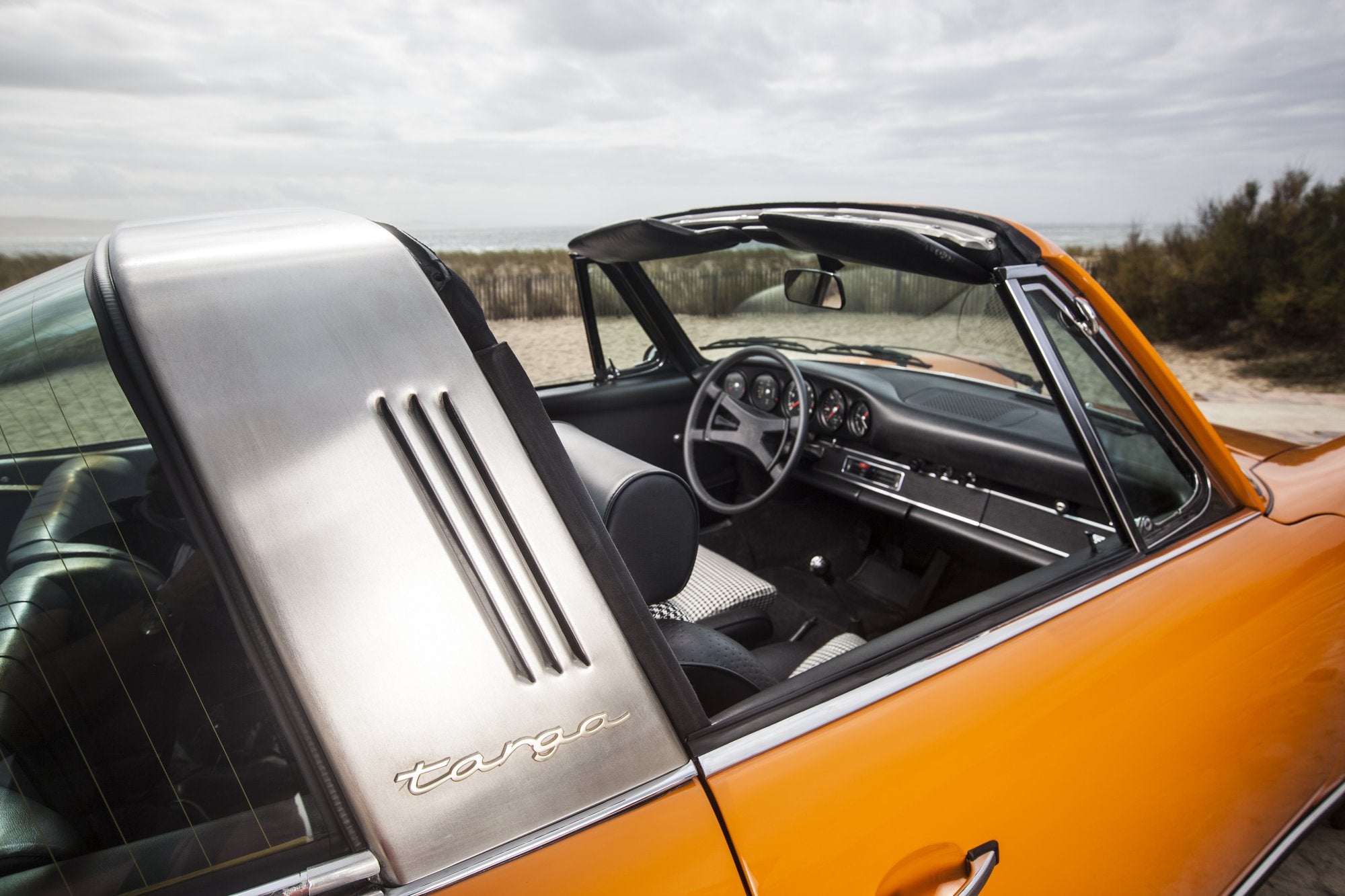 Voiture Porsche 911 2.2 S Targa Orange - Plage