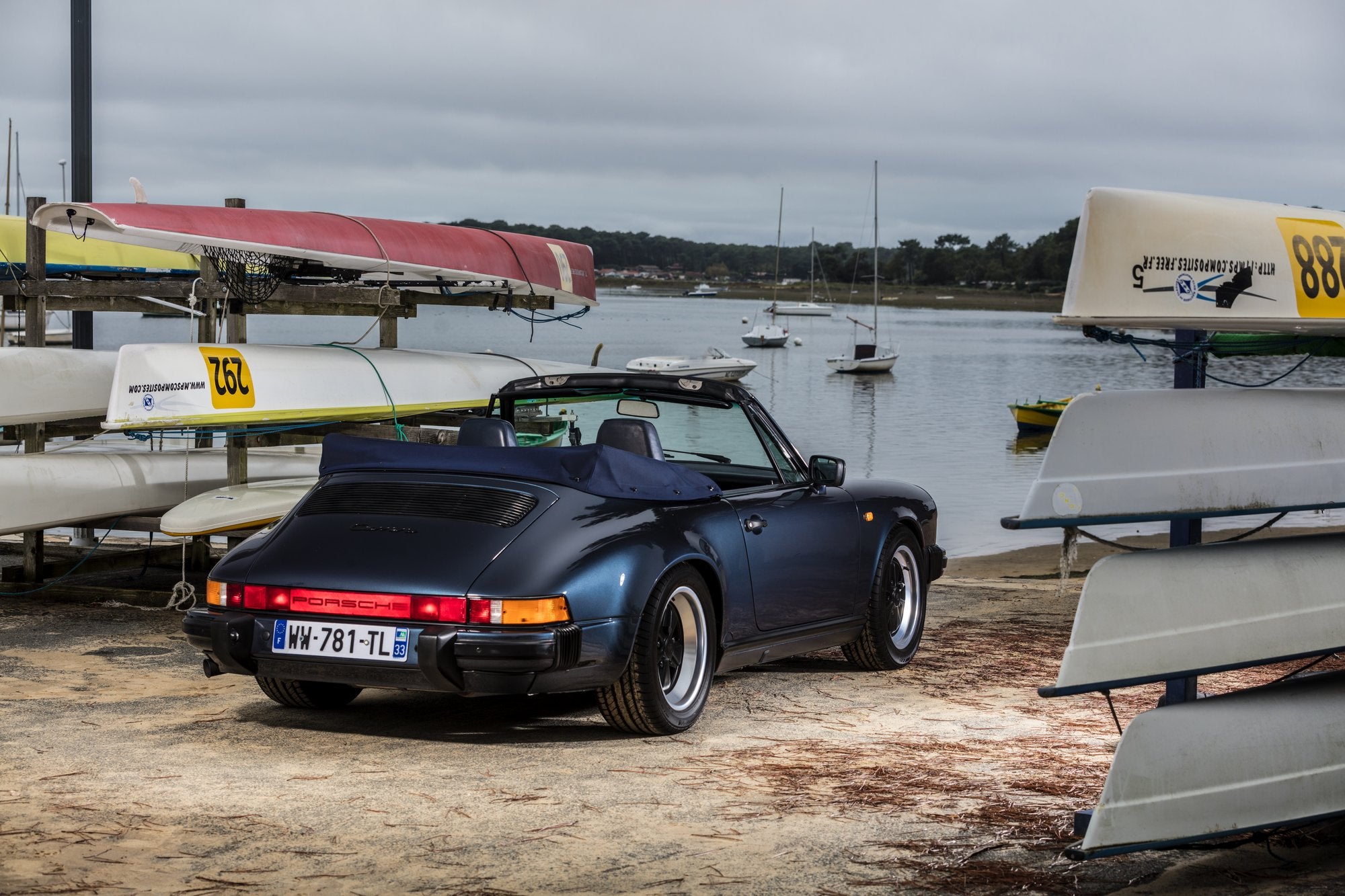 Voiture Porsche 911 3.2 Carrera Cabriolet Bleu