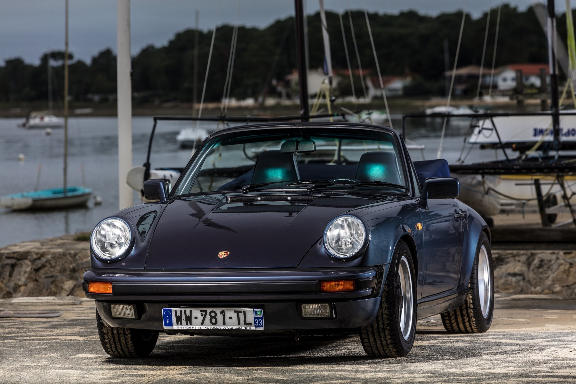 Voiture Porsche 911 3.2 Carrera Cabriolet Bleu