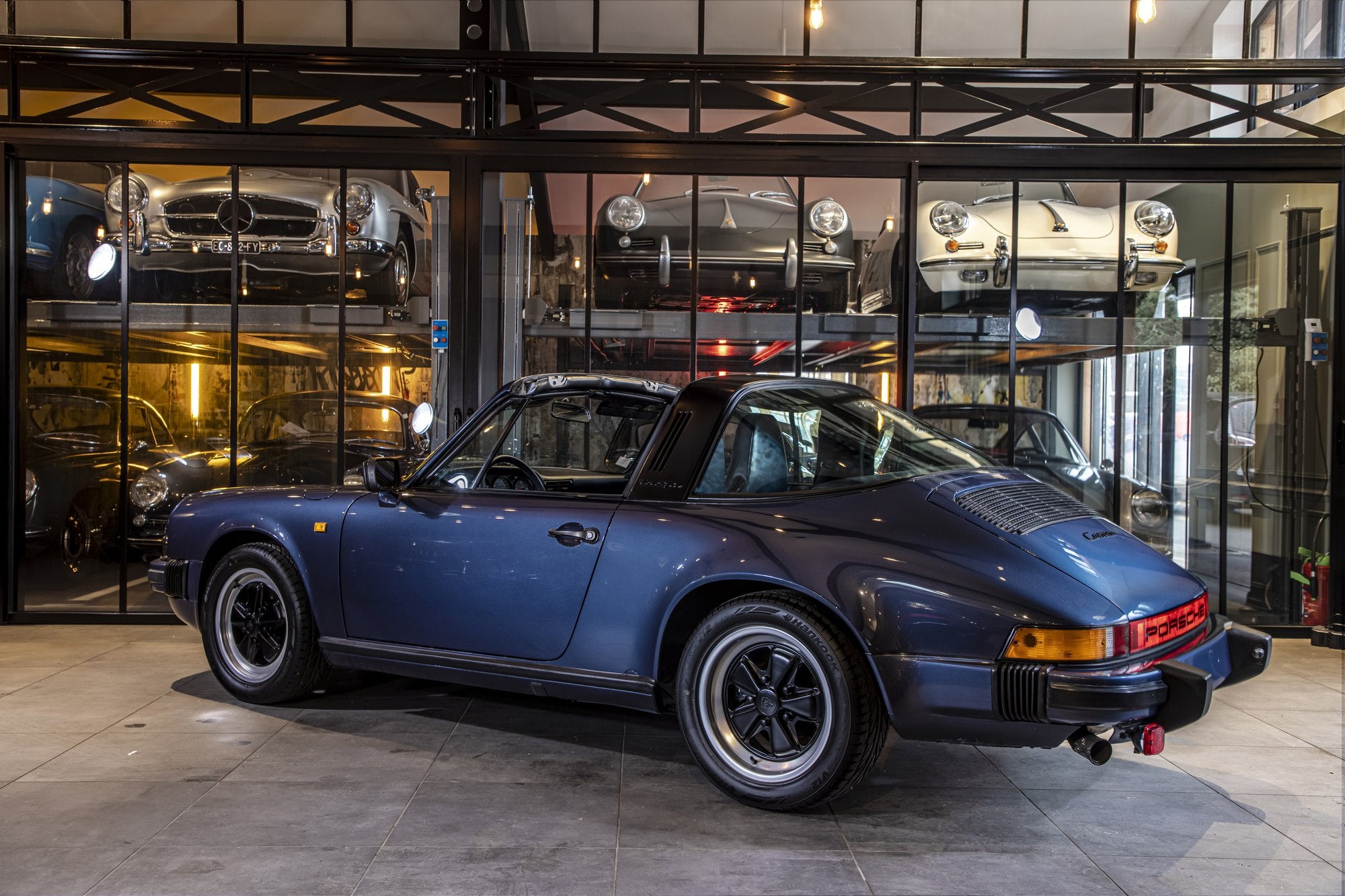 Voiture Porsche 911 3.2 Carrera Targa Bleu - Showroom