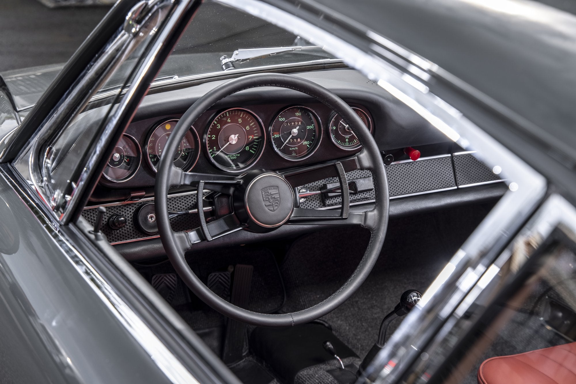 Voiture Porsche 911 2.0 S Slate Grey Cuir Rouge Toit Ouvrant