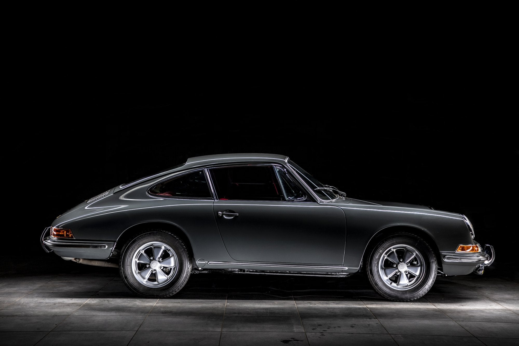 Voiture Porsche 911 Slate Grey Cuir Rouge Light Painting