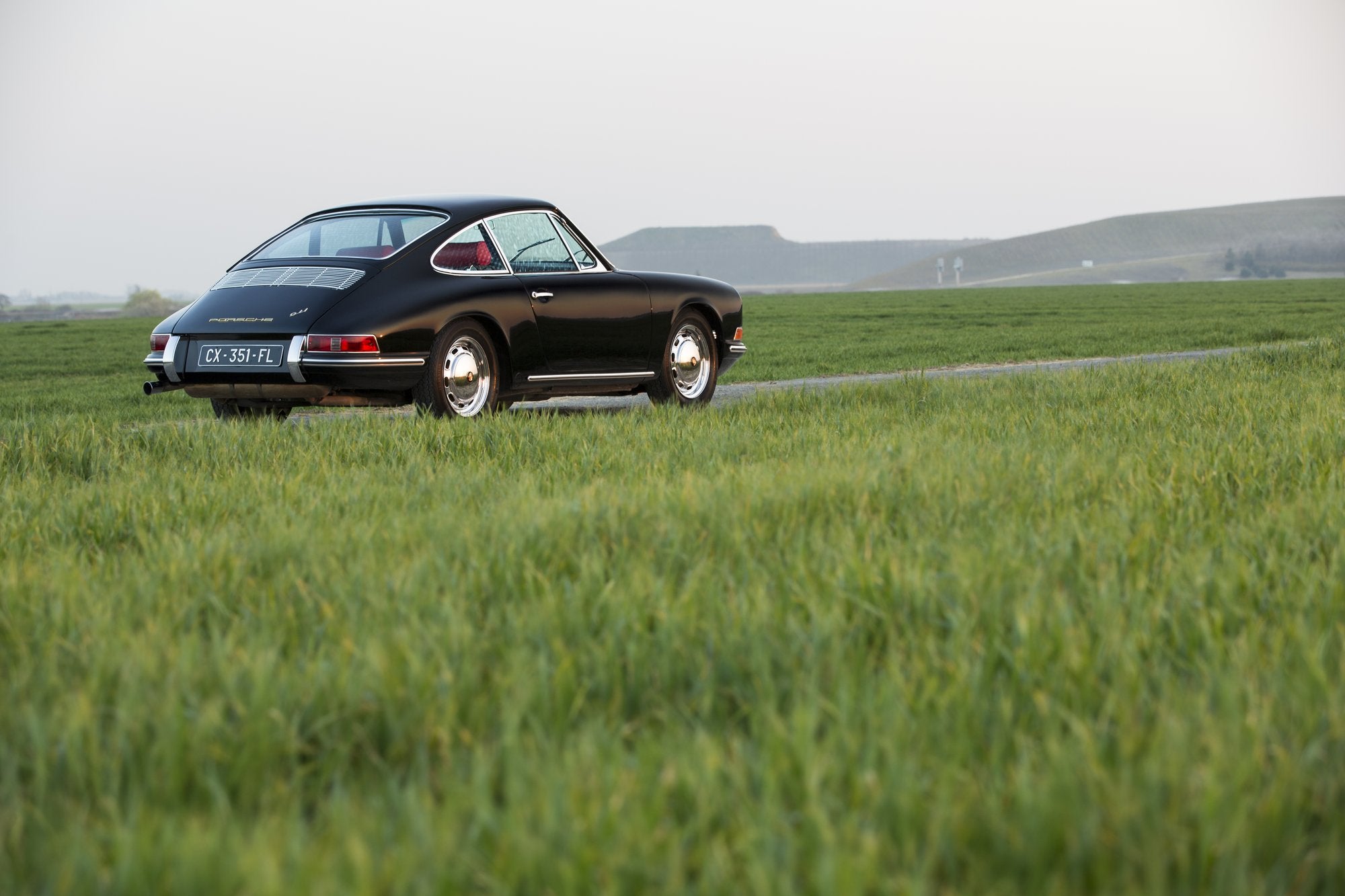 Voiture Porsche 911 2.0 Noire Cuir Rouge Série 0 1965