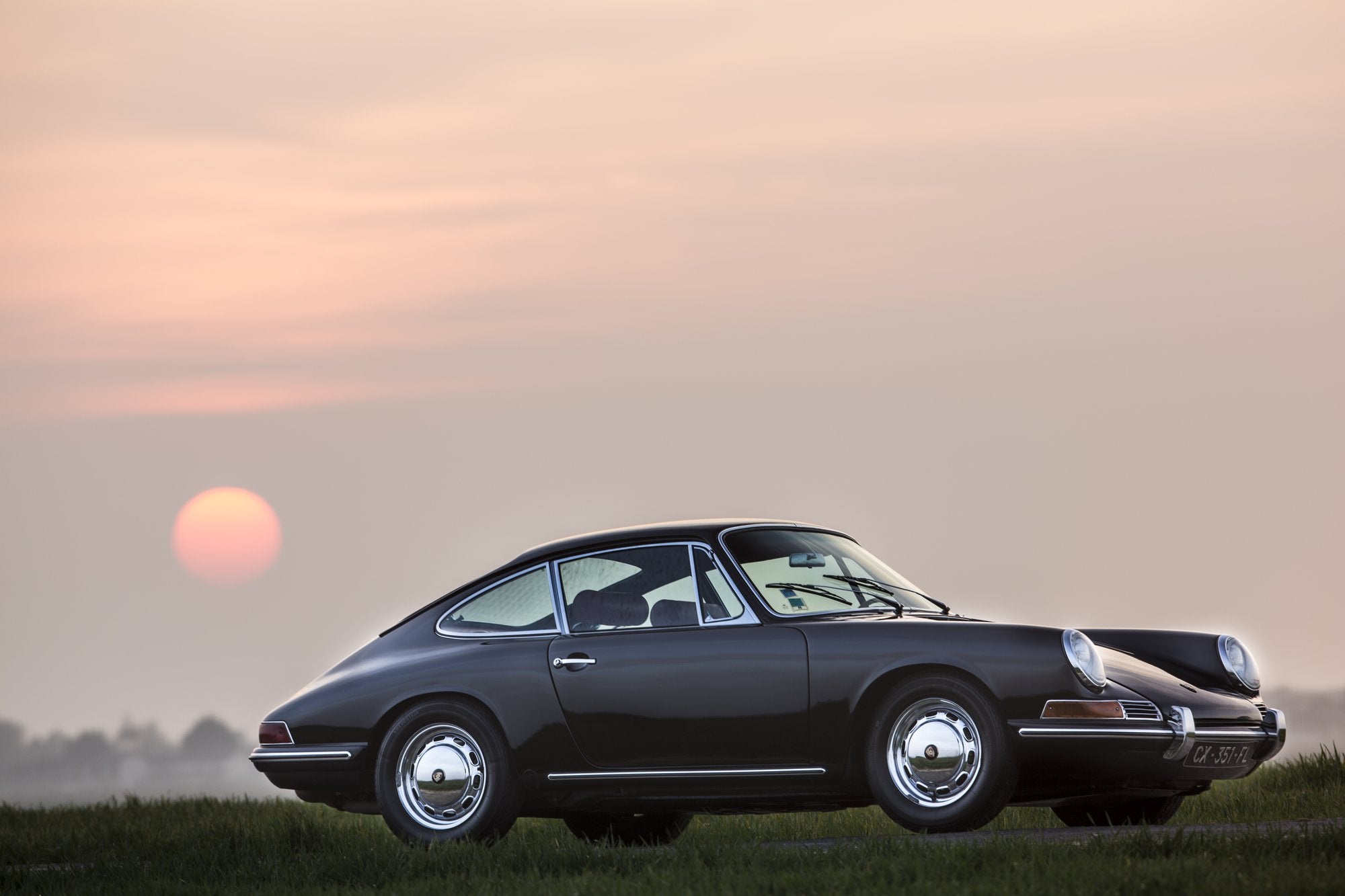 Voiture Porsche 911 2.0 Noire Cuir Rouge Série 0 1965
