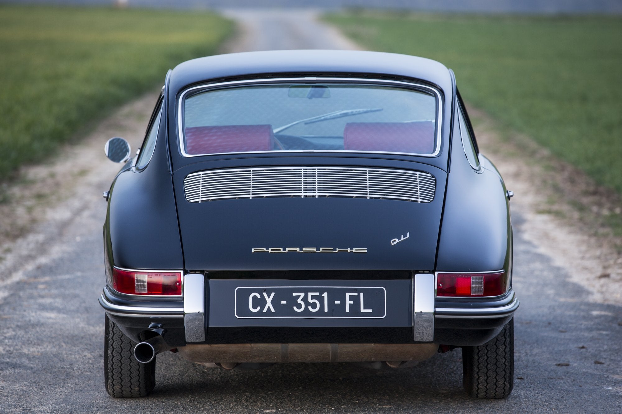 Voiture Porsche 911 2.0 Noire Cuir Rouge Série 0 1965