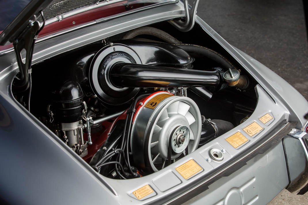 Voiture Porsche 911 S Coupé Gris Argent - Intérieur Rouge