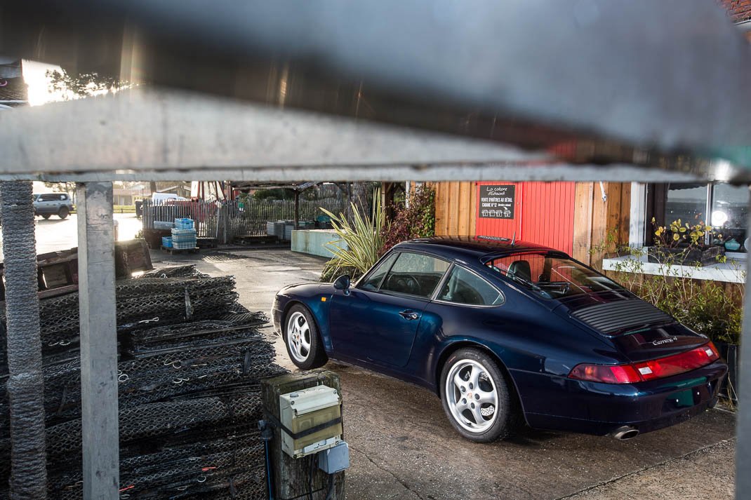 Voiture Porsche 993 Carrera 4 Coupé Bleu Noir