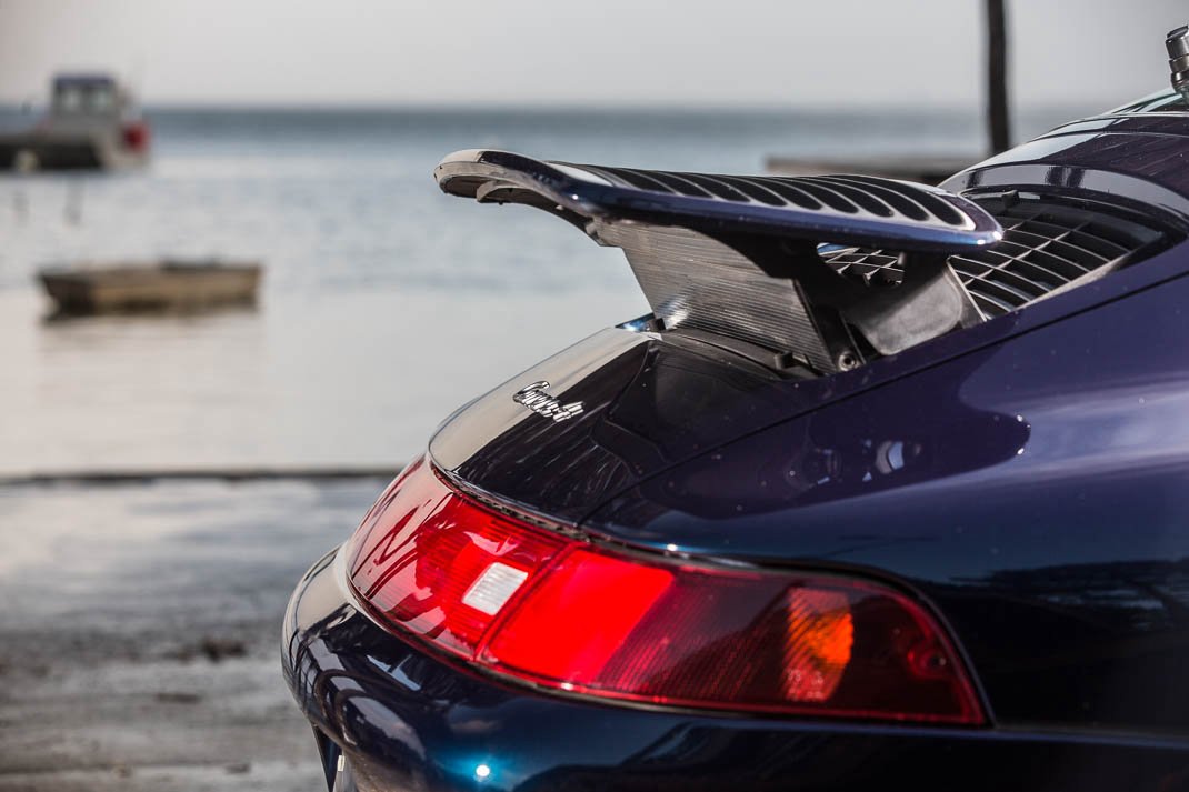 Voiture Porsche 993 Carrera 4 Coupé Bleu Noir