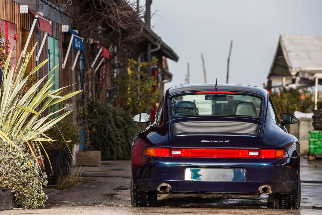 Voiture Porsche 993 Carrera 4 Coupé Bleu Noir