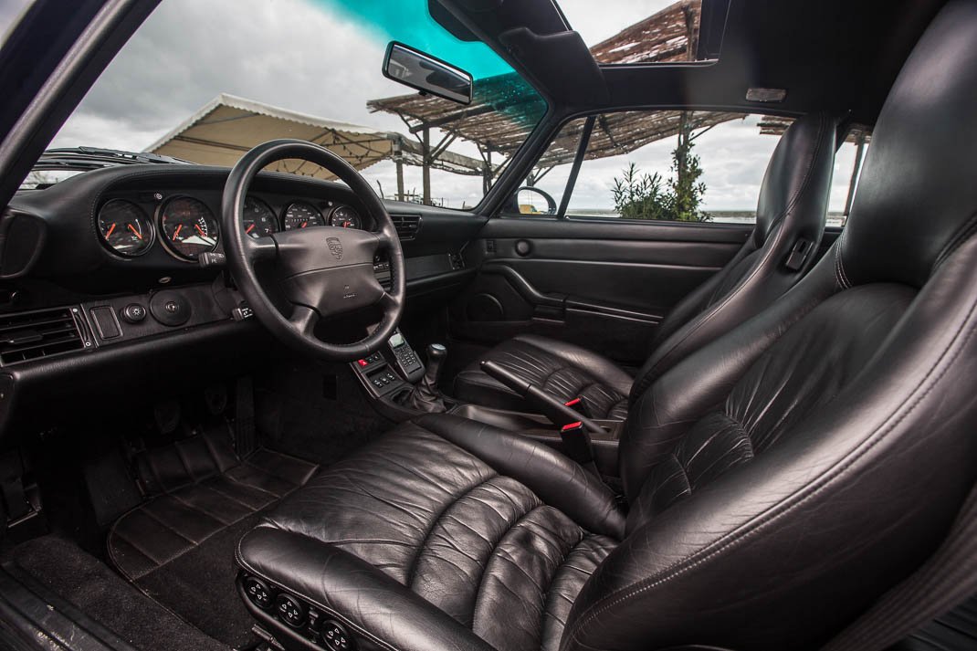 Voiture Porsche 993 Carrera 4 Coupé Bleu Noir