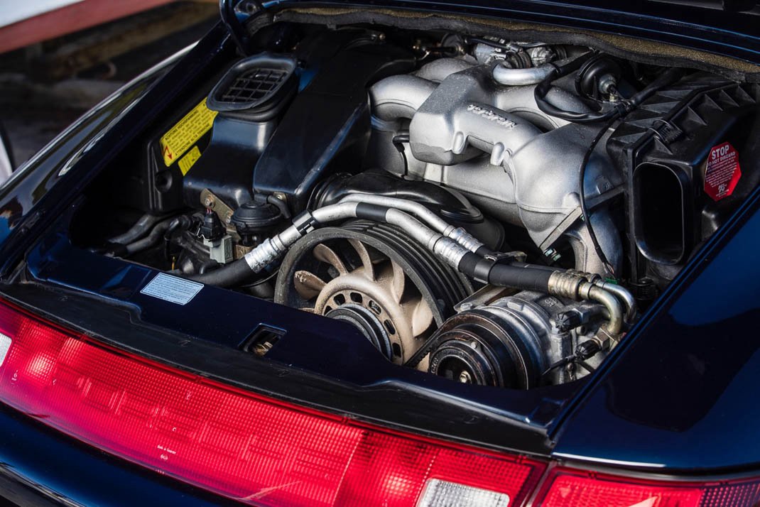 Voiture Porsche 993 Carrera 4S X51 3.8 Coupé Bleu Noir