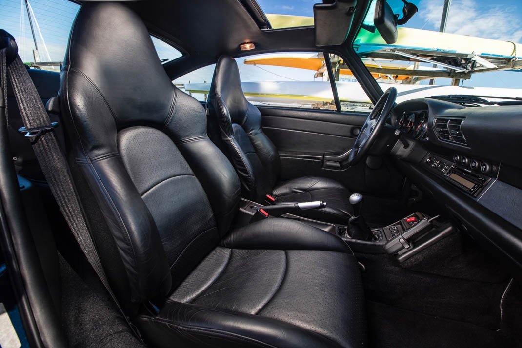 Voiture Porsche 993 Carrera 4S X51 3.8 Coupé Bleu Noir