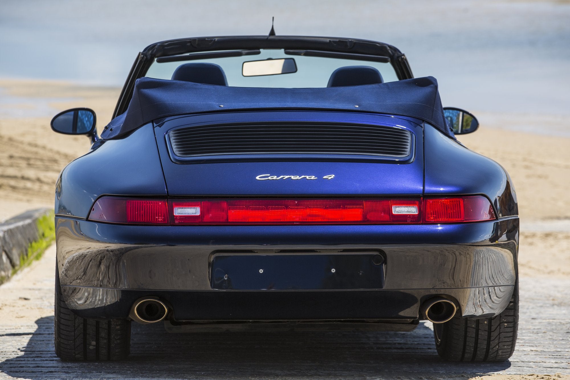 Voiture Porsche 993 Carrera 4 Cabrio Bleu - Plage