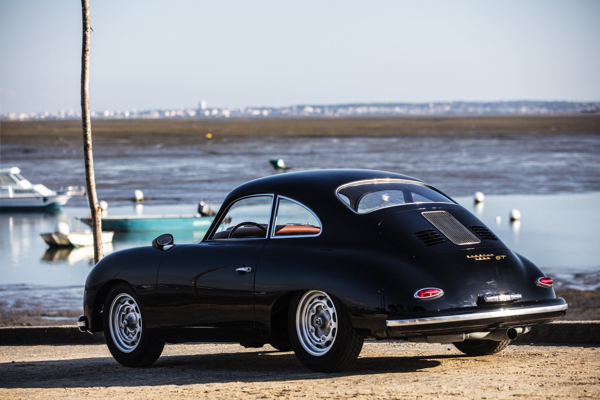 Voiture Porsche At2 Coupé GT Noir Cuir Clair Cabane