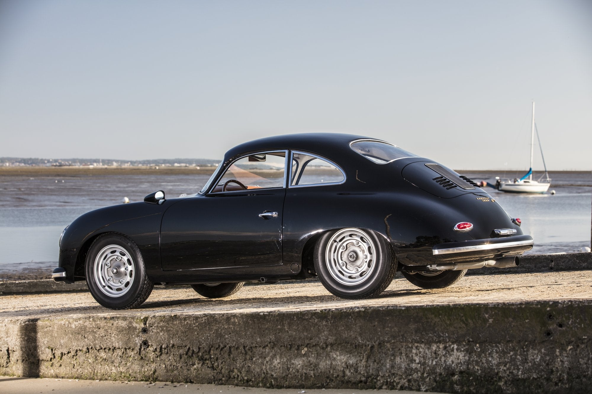 Voiture Porsche At2 Coupé GT Noir Cuir Clair Cabane