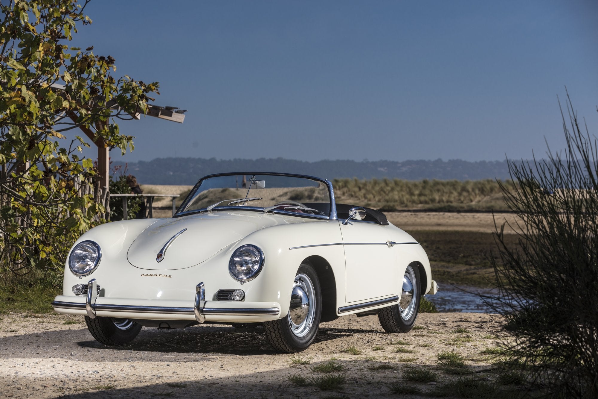 Voiture Porsche Conv D Ivoire Cuir Rouge Et Noir