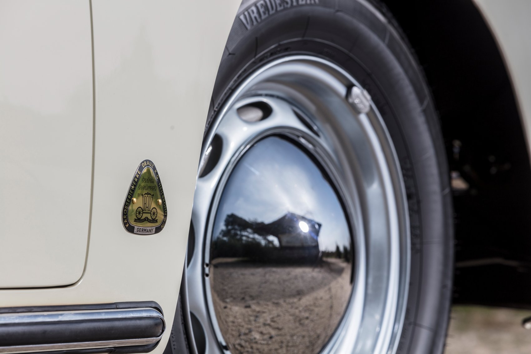 Voiture Porsche Conv D Ivoire Cuir Rouge Et Noir