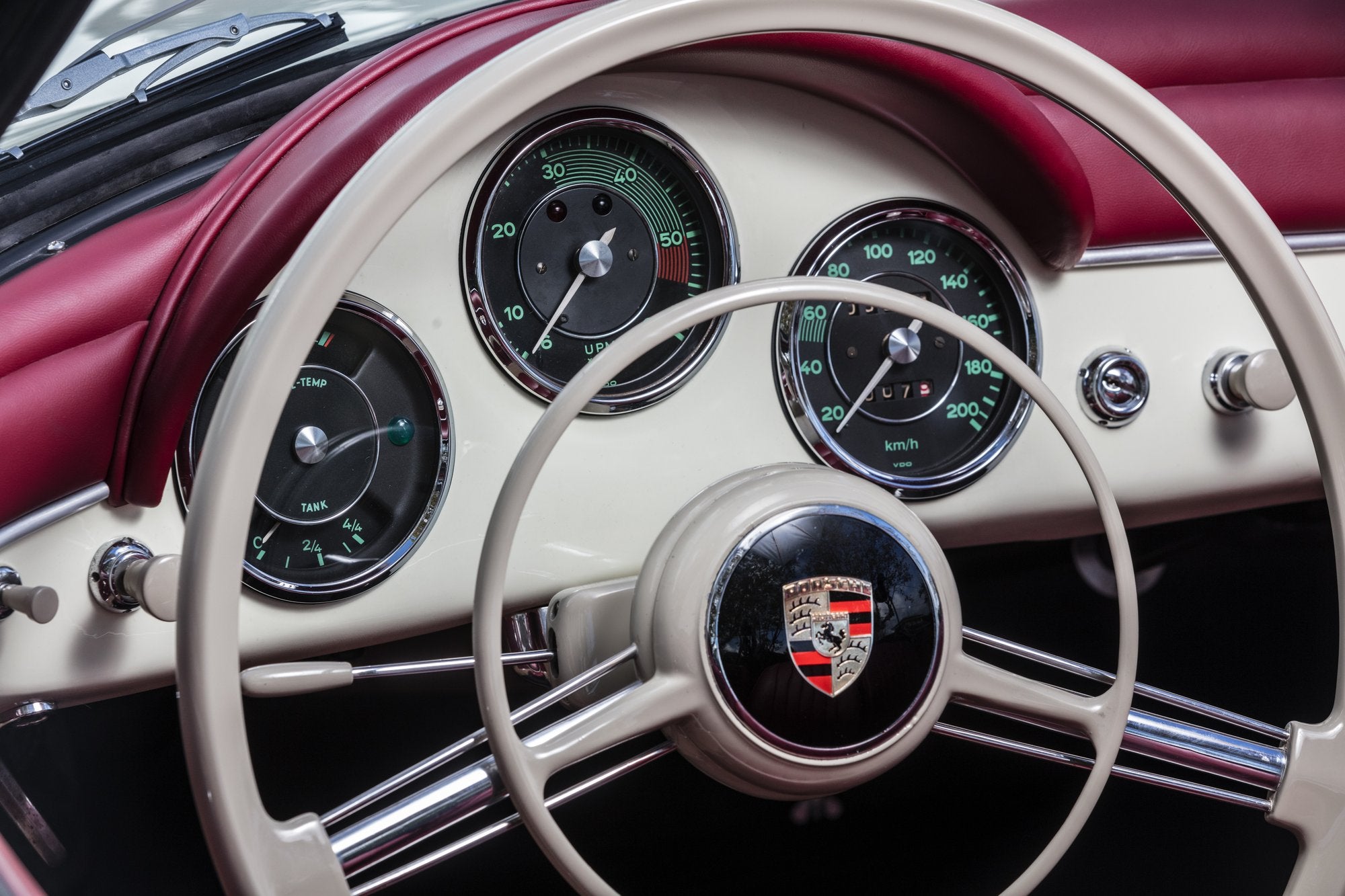 Voiture Porsche Conv D Ivoire Cuir Rouge Et Noir