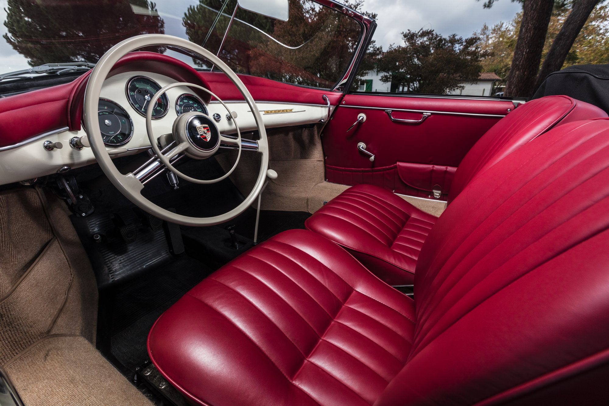 Voiture Porsche Conv D Ivoire Cuir Rouge Et Noir
