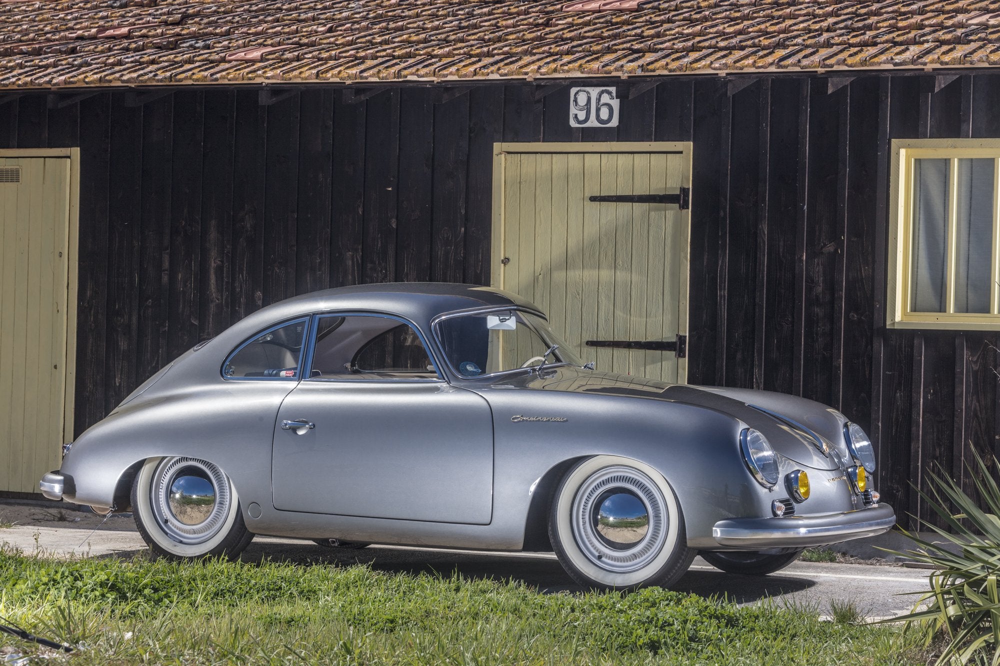 Voiture Porsche Préa Coupé Grigio Ferro Cabane