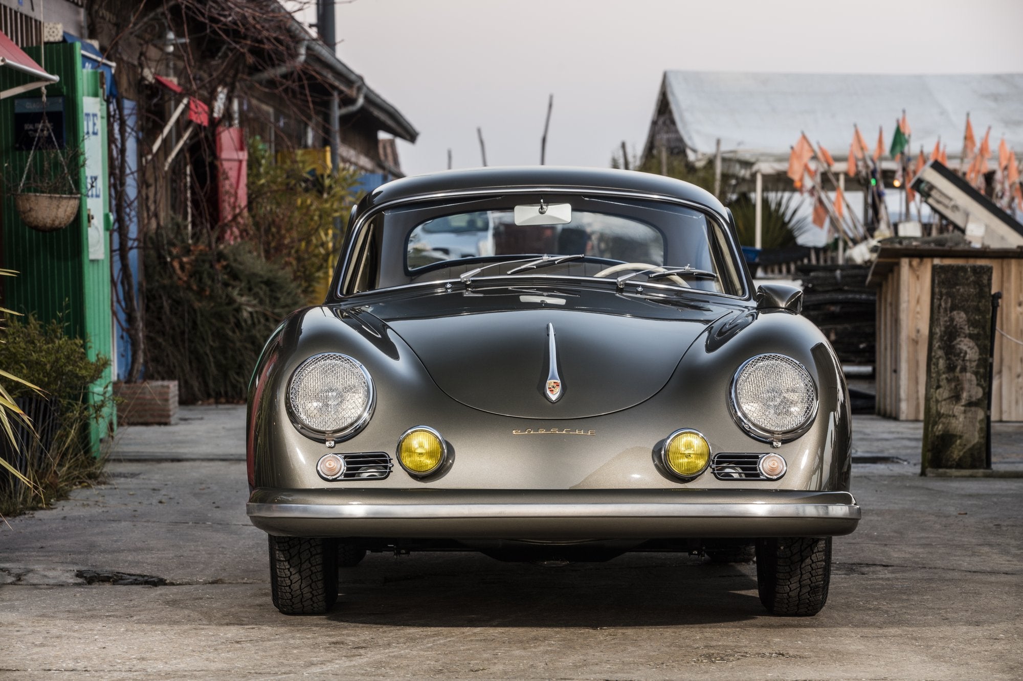 Voiture Porsche Préa GT Coupé Gris Graphite Cabane