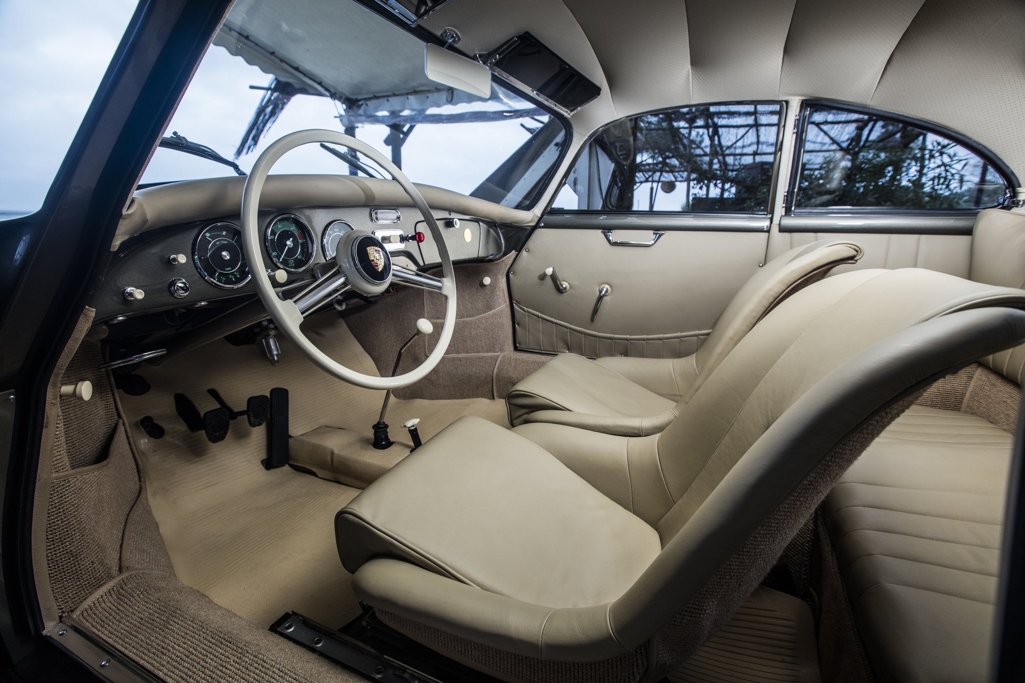 Voiture Porsche Préa GT Coupé Gris Graphite Cabane