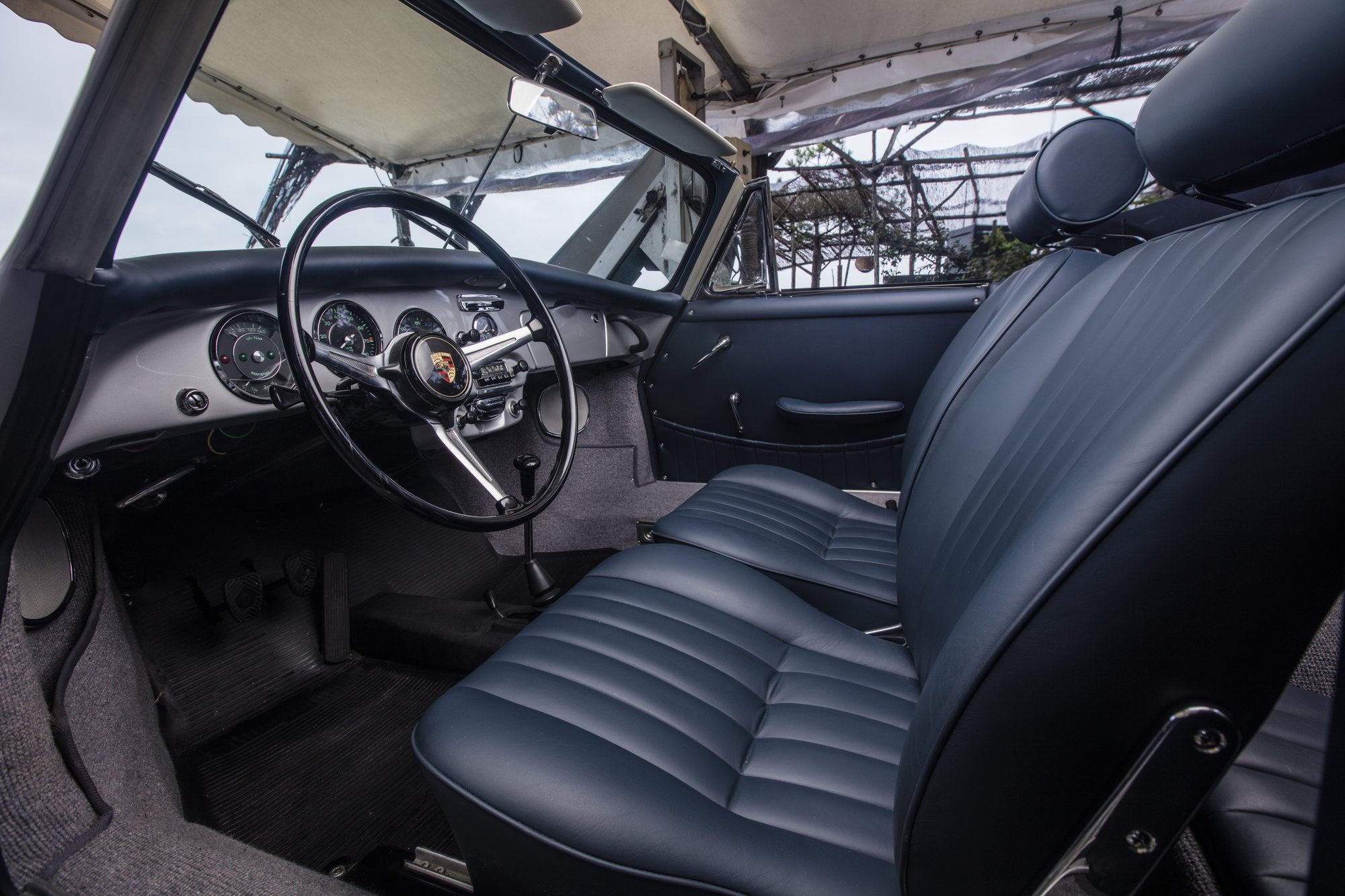 Voiture Porsche Cabriolet C6 Gris Argent - Intérieur Noir Cabane