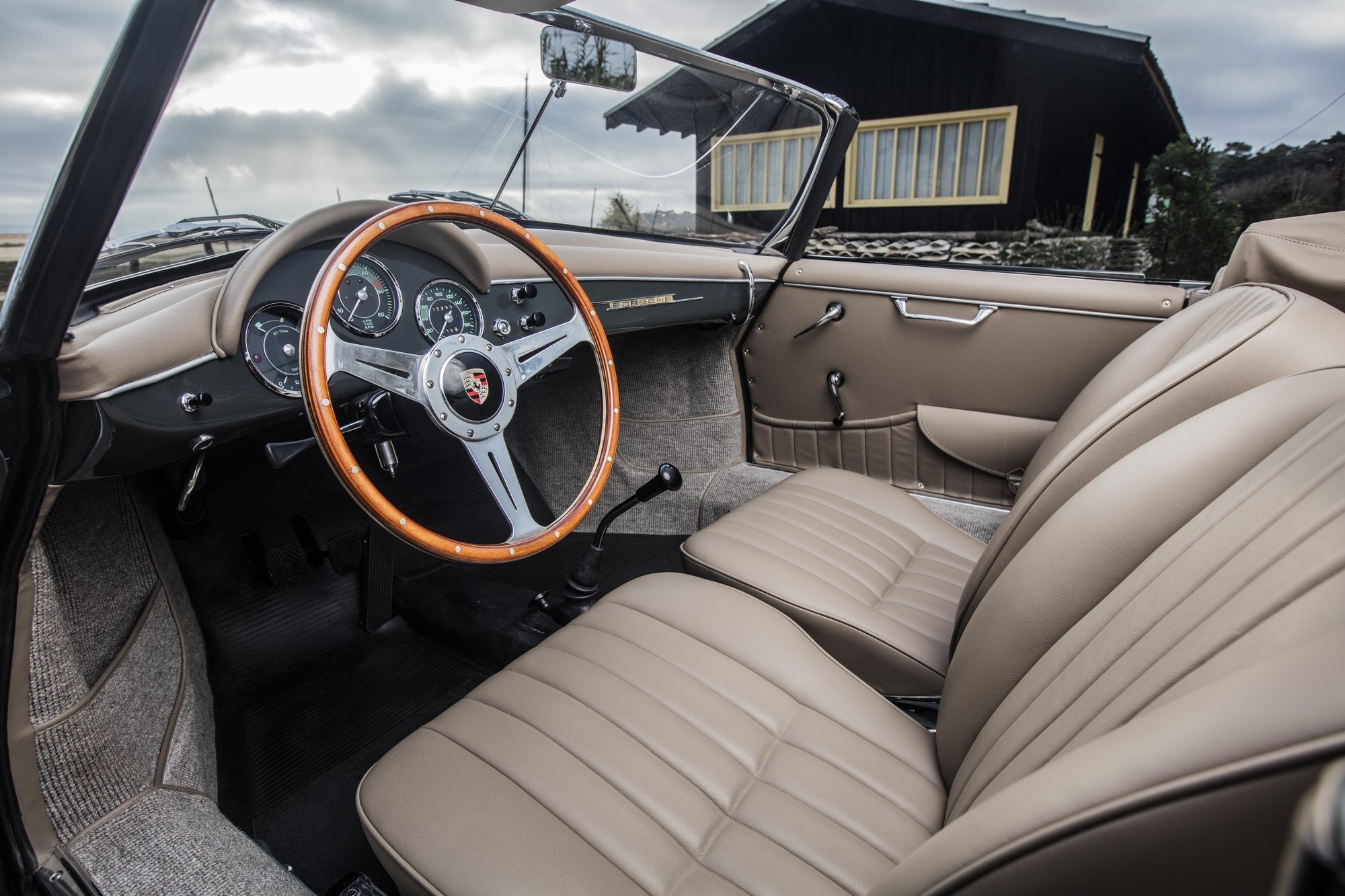 Voiture Porsche Roadster Slate Grey 1960 Cuir Gris Cabane