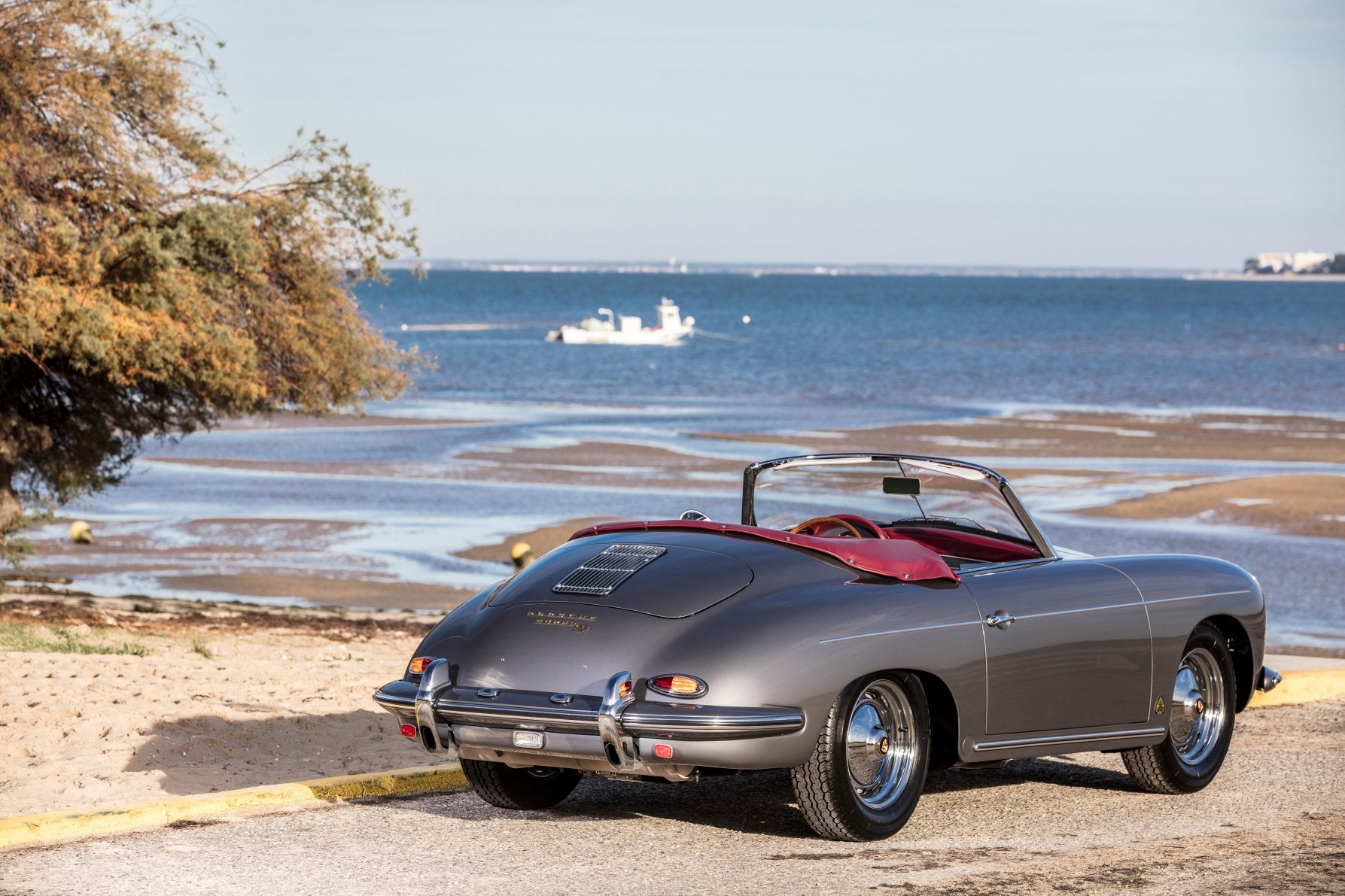 Voiture Porsche 356 BT5 Roadster Super 90 Avril 1960 Grigio Ferro Cuir Rouge