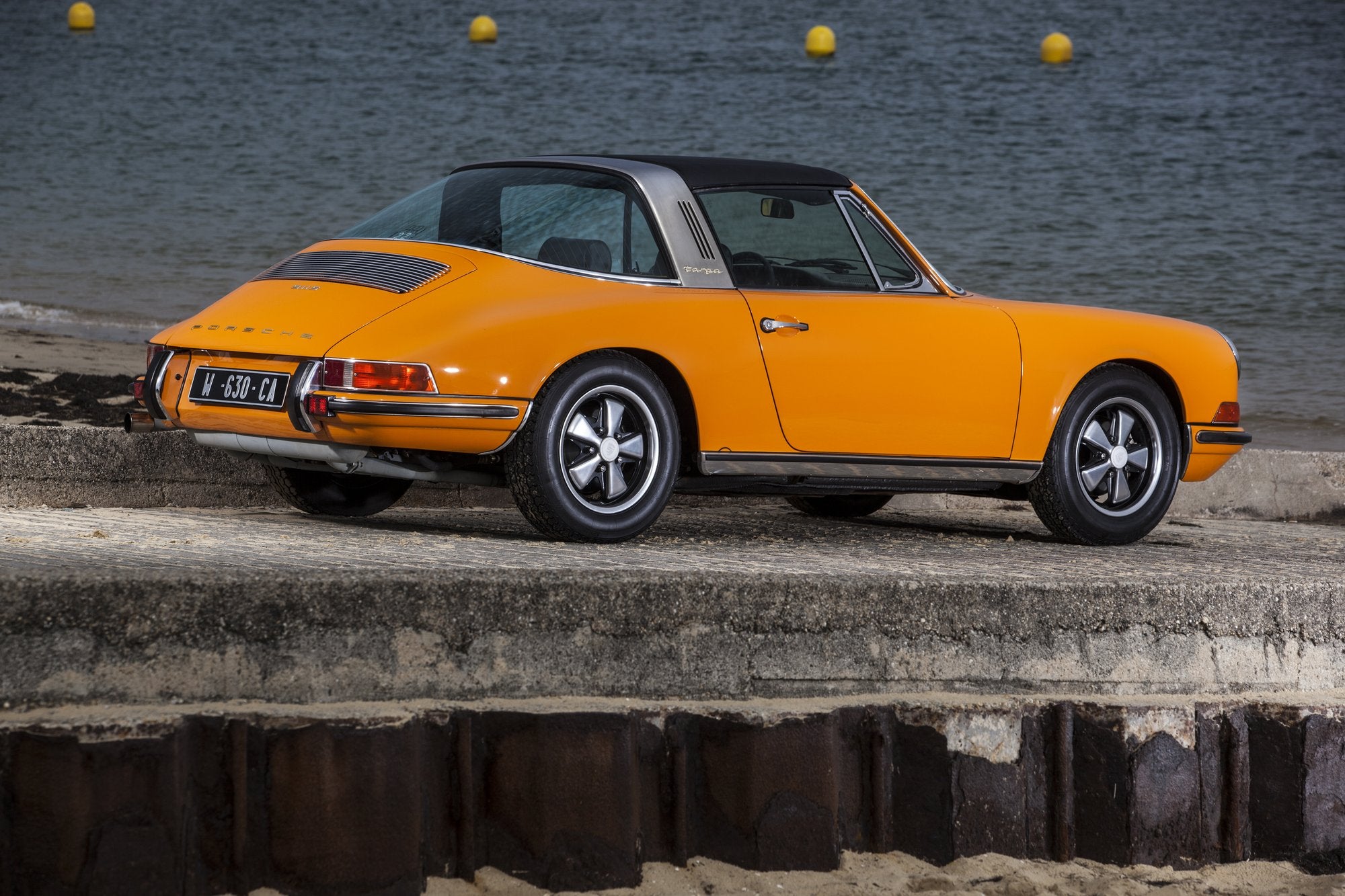 Voiture Porsche 911 2.2 S Targa Orange - Plage