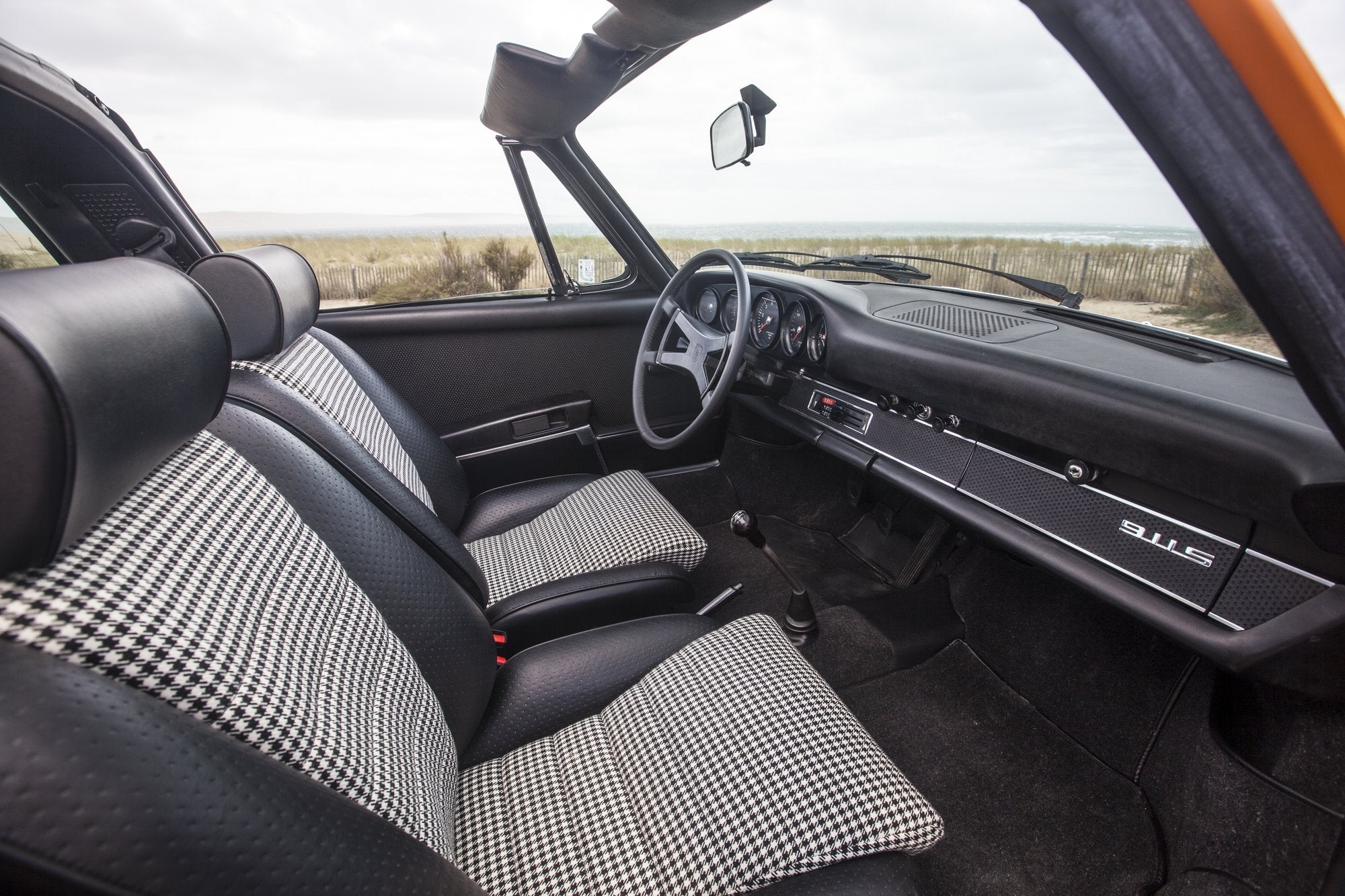 Voiture Porsche 911 2.2 S Targa Orange - Plage