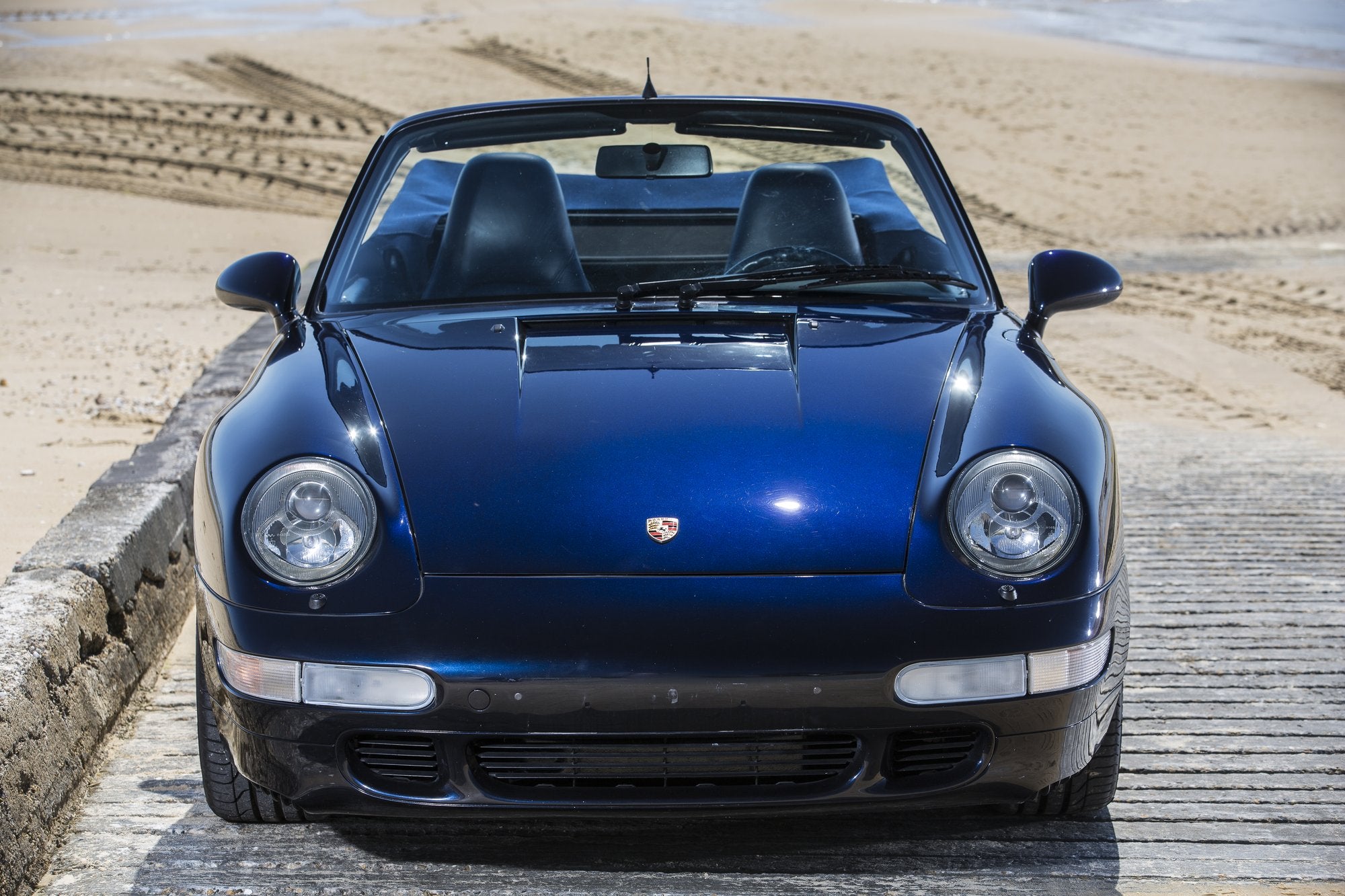 Voiture Porsche 993 Carrera 4 Cabrio Bleu - Plage