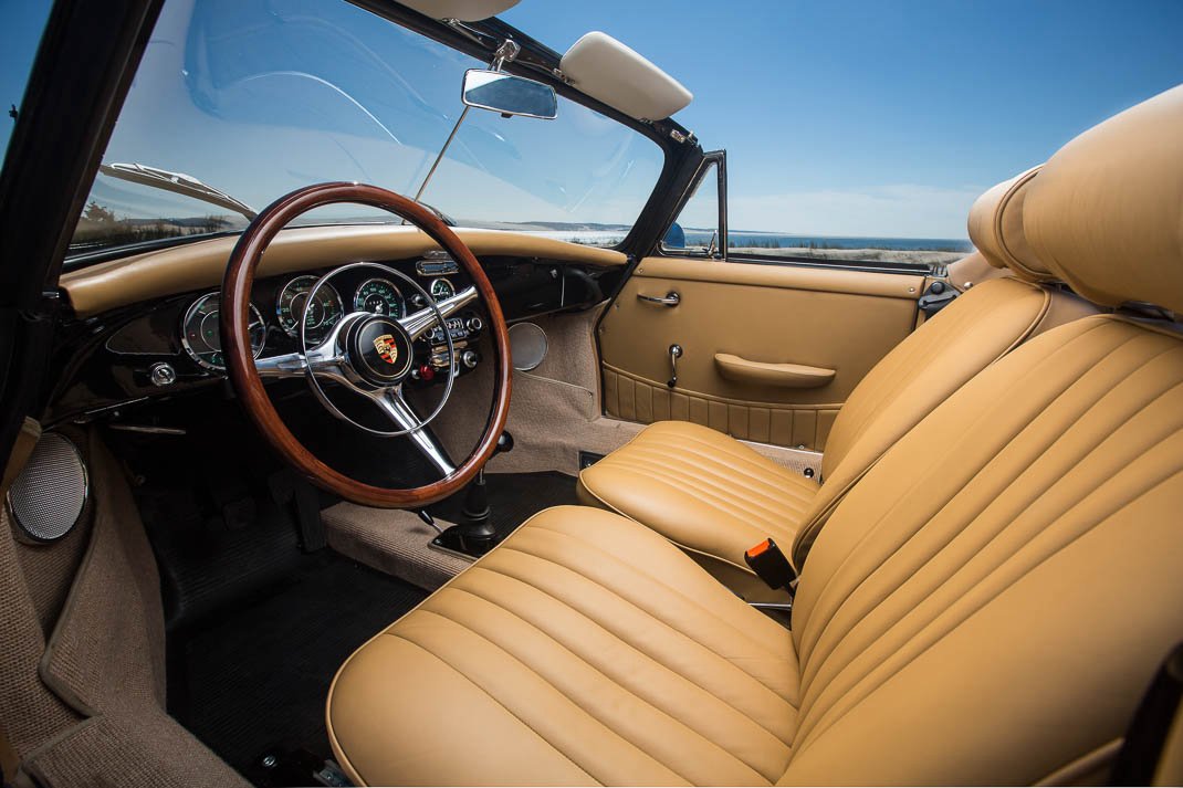 Voiture Porsche 356 SC Cabriolet Noir - Intérieur Beige Océan