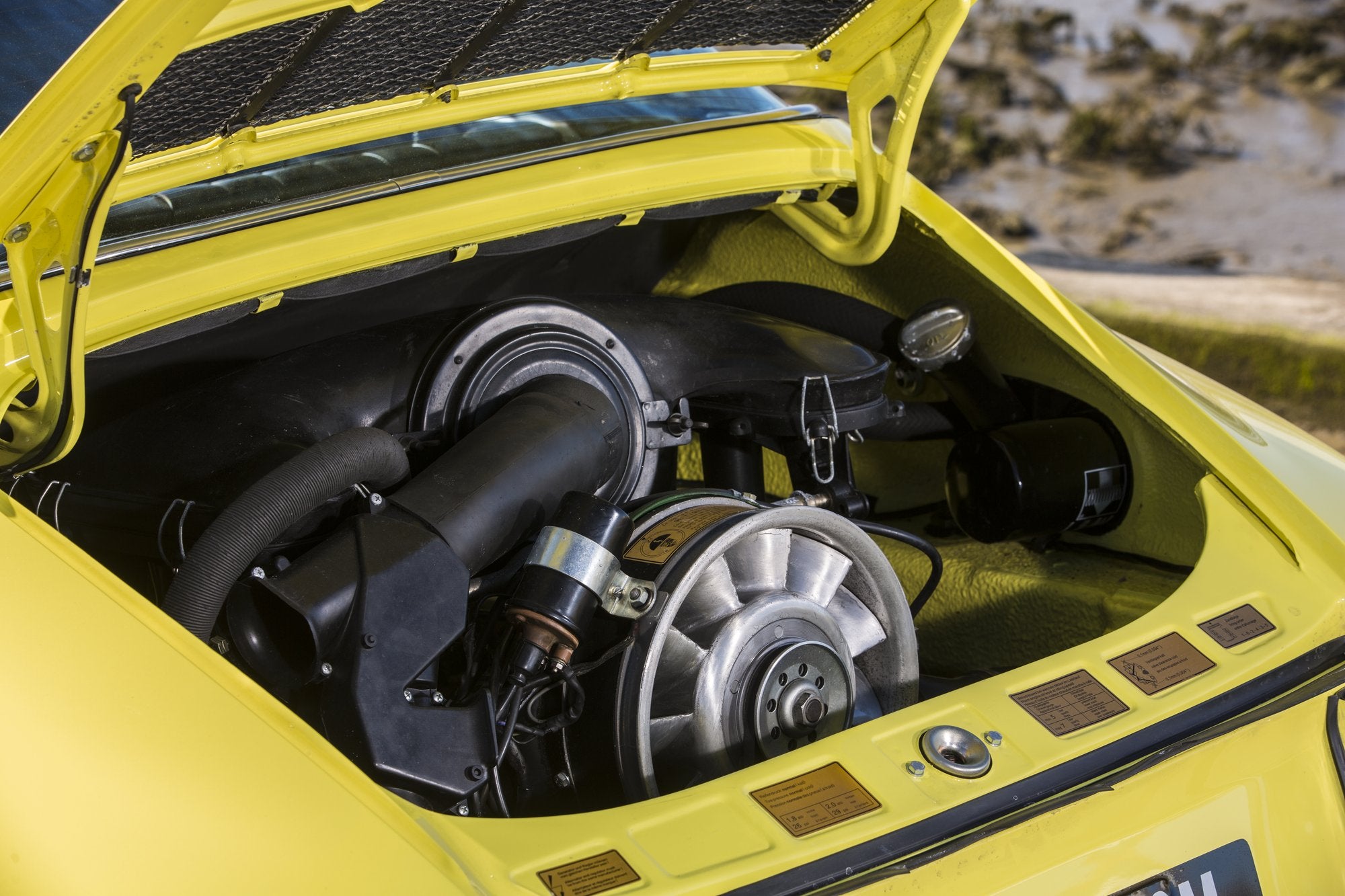 Voiture Porsche 911 2.4L E Targa Jaune